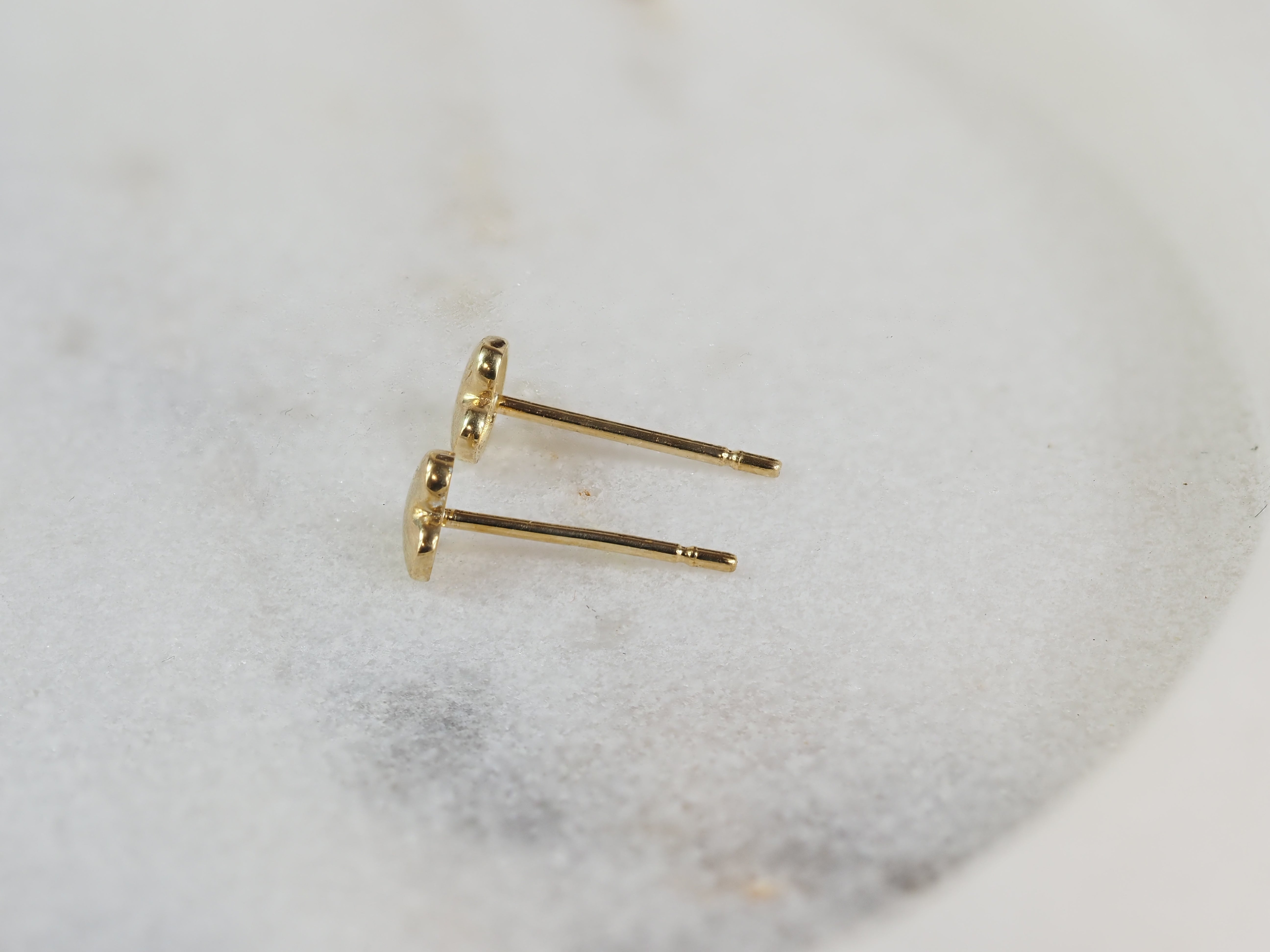 9ct Yellow Gold Heart Stud Earrings
