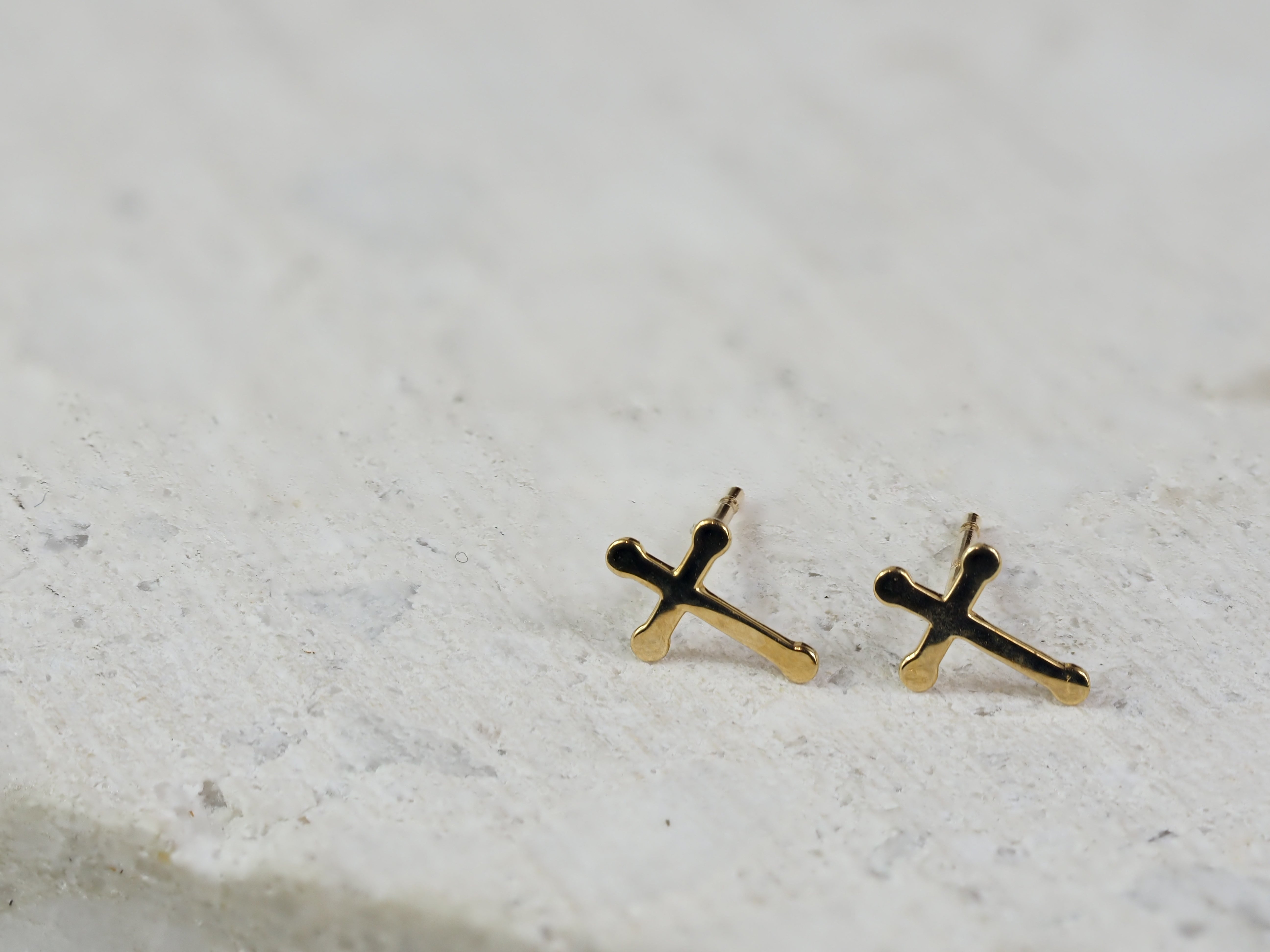 9ct Yellow Gold Cross Stud Earrings