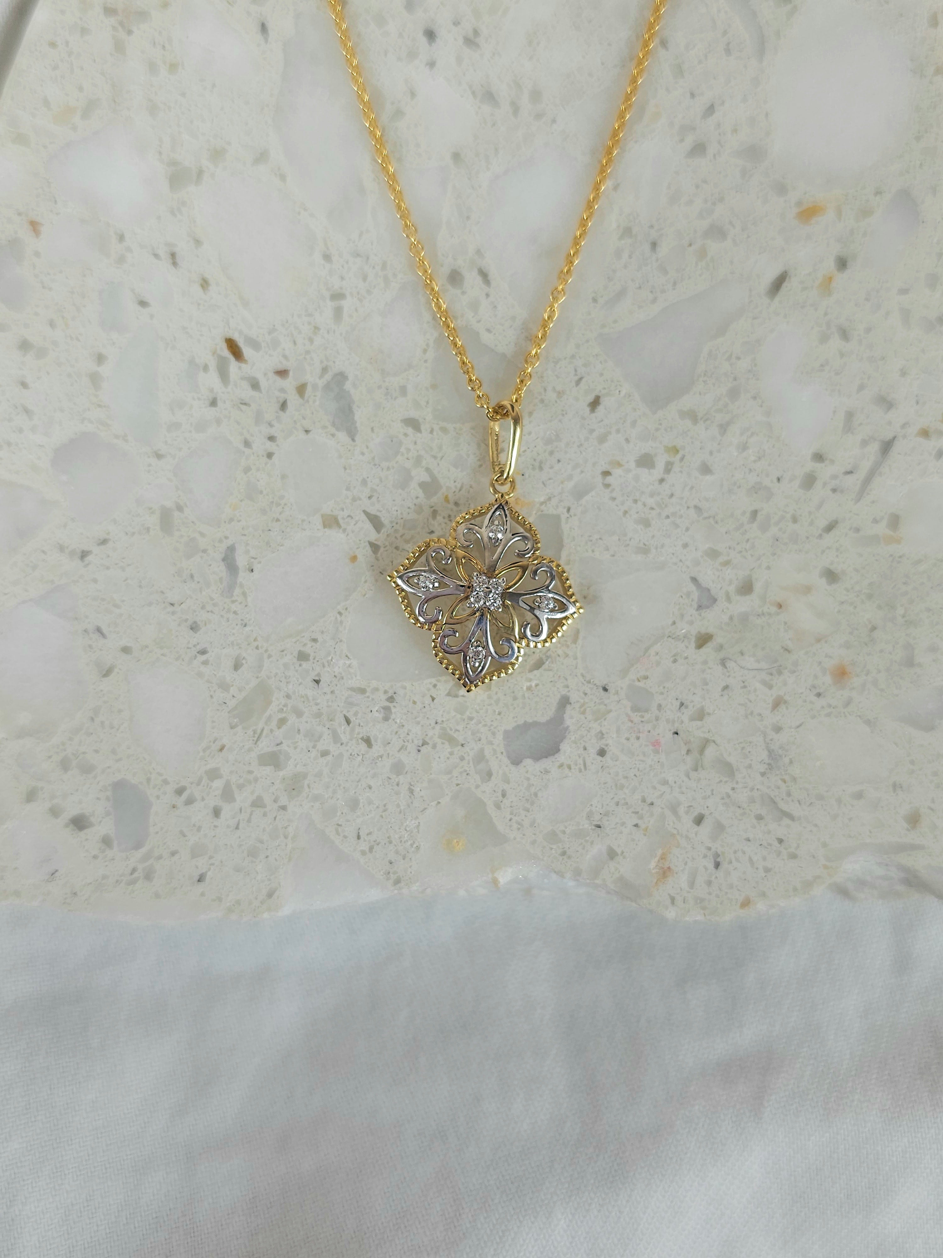 9ct gold 2 tone stone set pendant