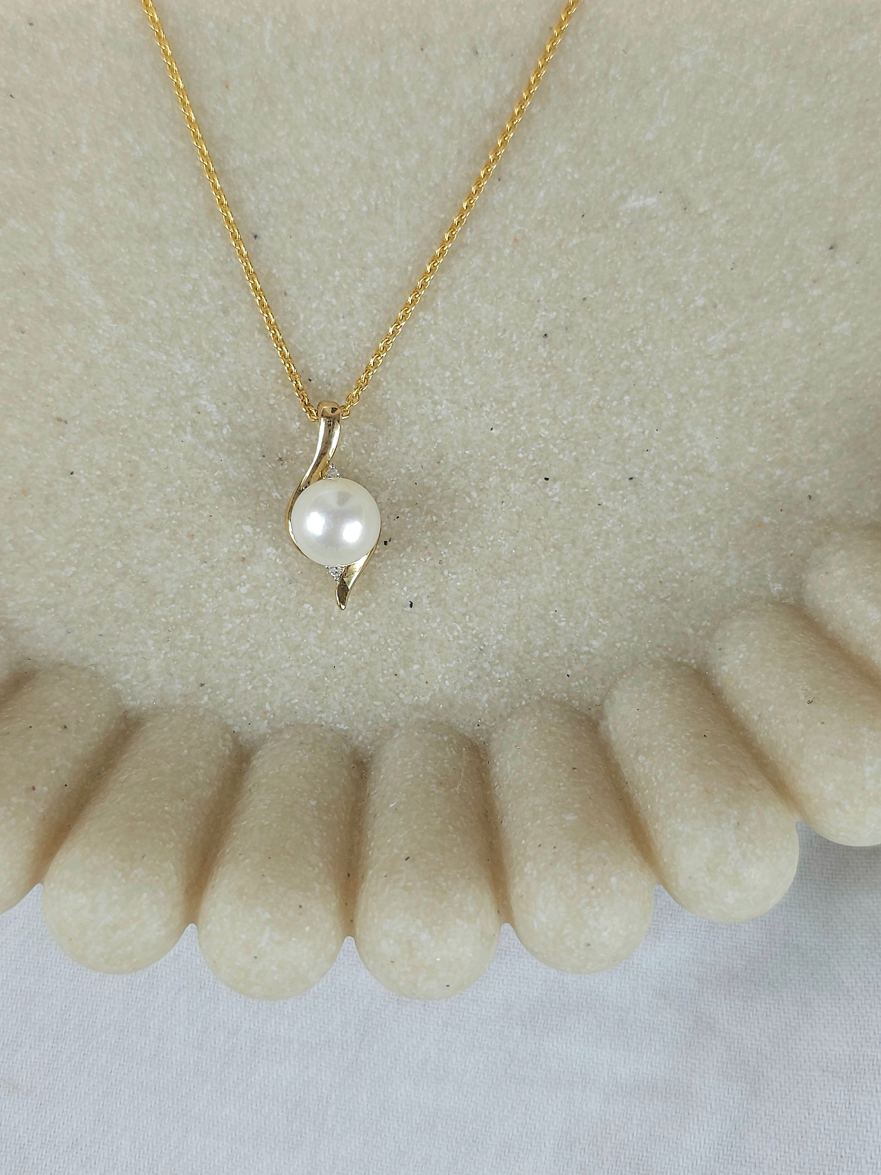 9ct gold pearl & diamond pendant