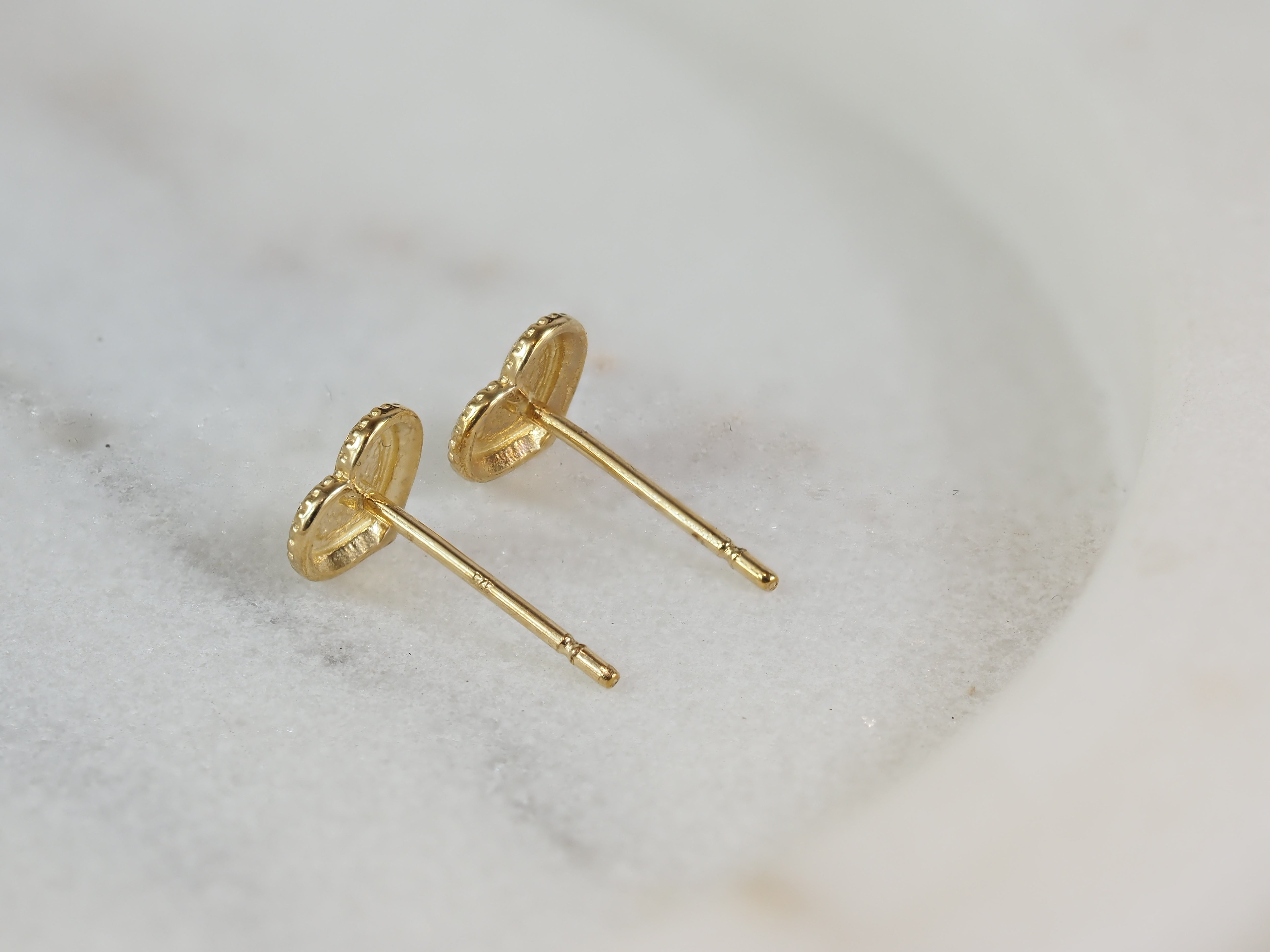 9ct Yellow Gold Heart Stud Earrings