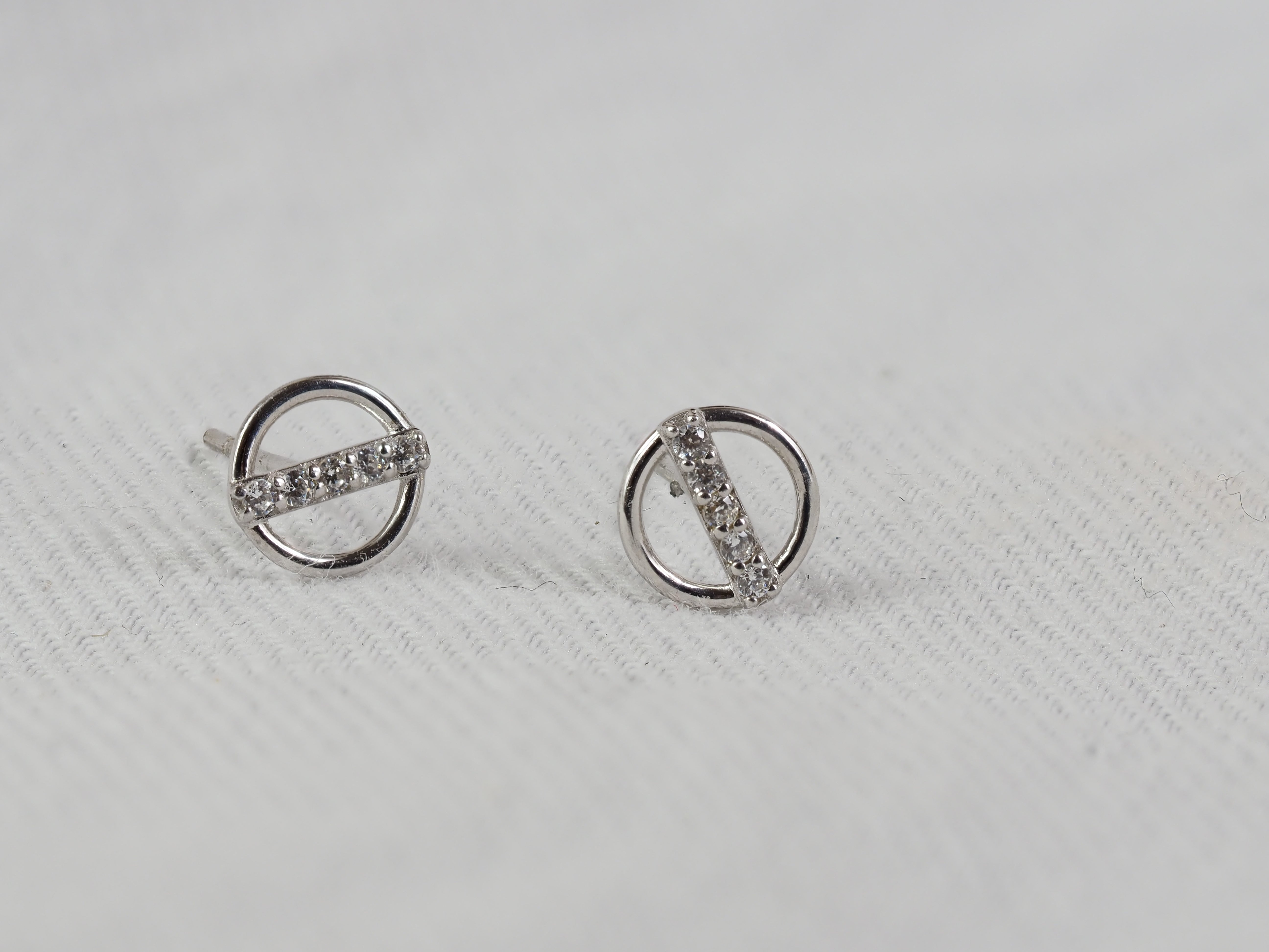 9ct White Gold Circle Stud Earrings