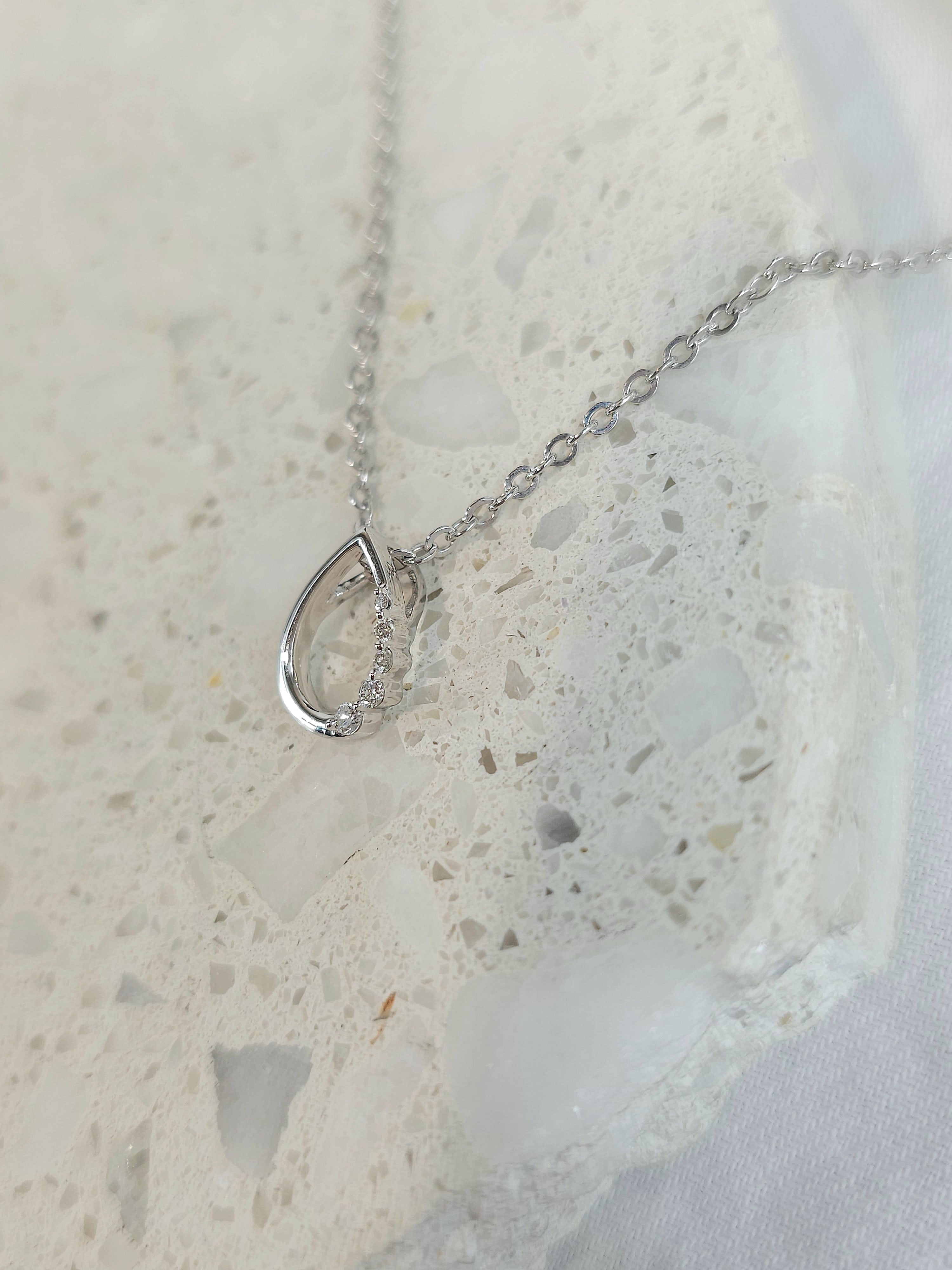 9ct white gold 0.05ct diamond pendant