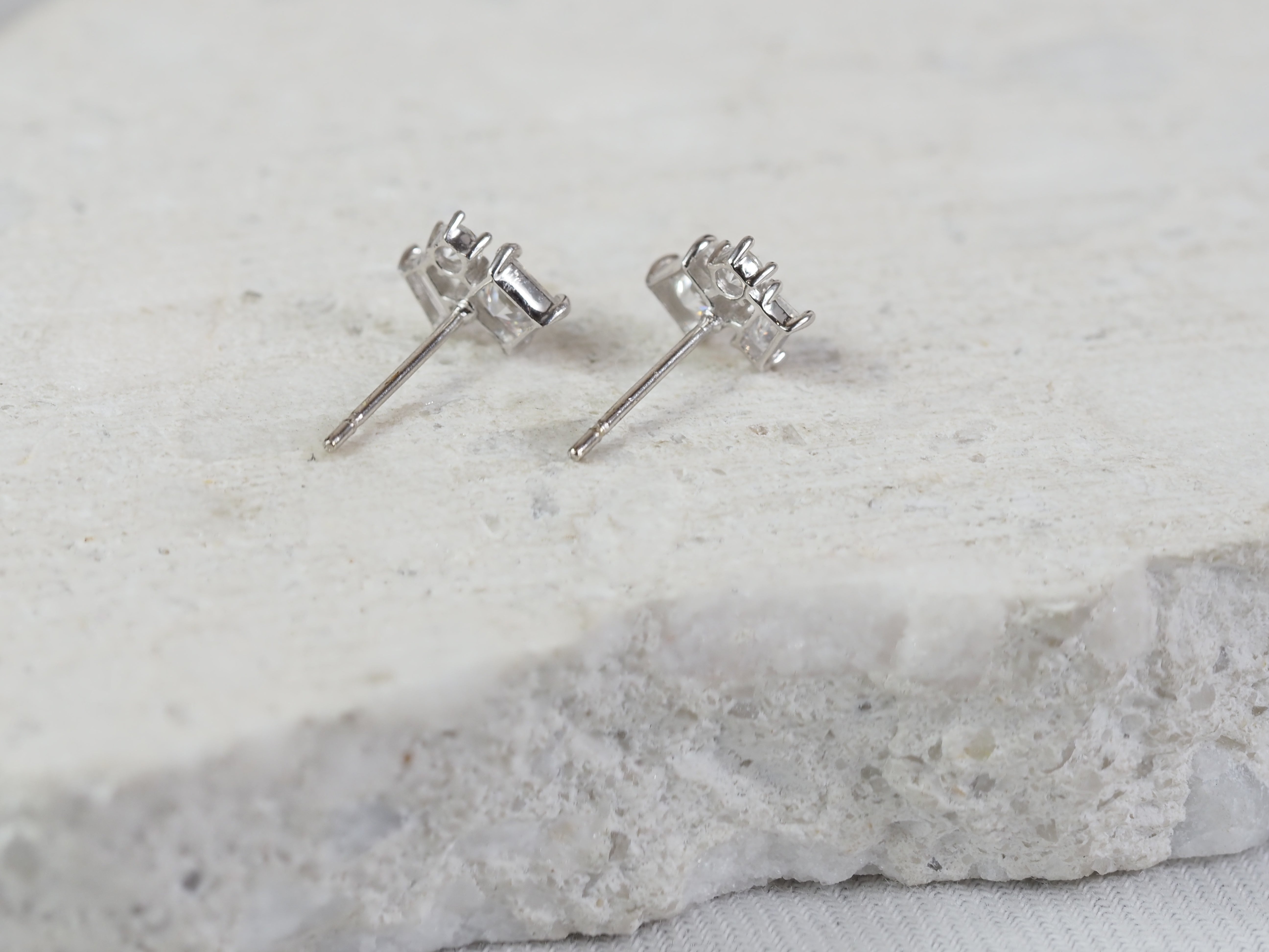 9ct White Gold Scatter Stud Earrings