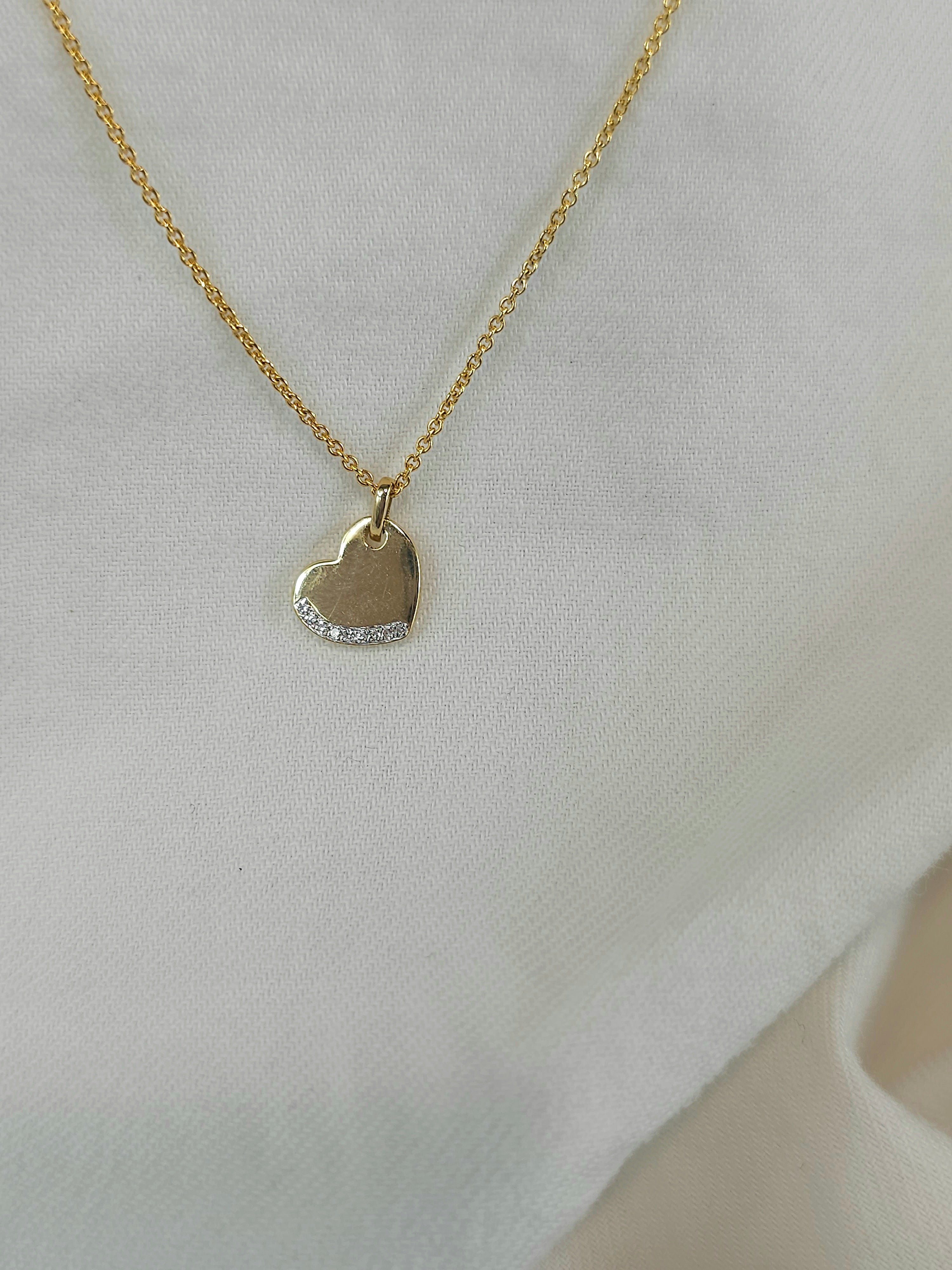 9ct 0.03ct diamond eangravable pendant