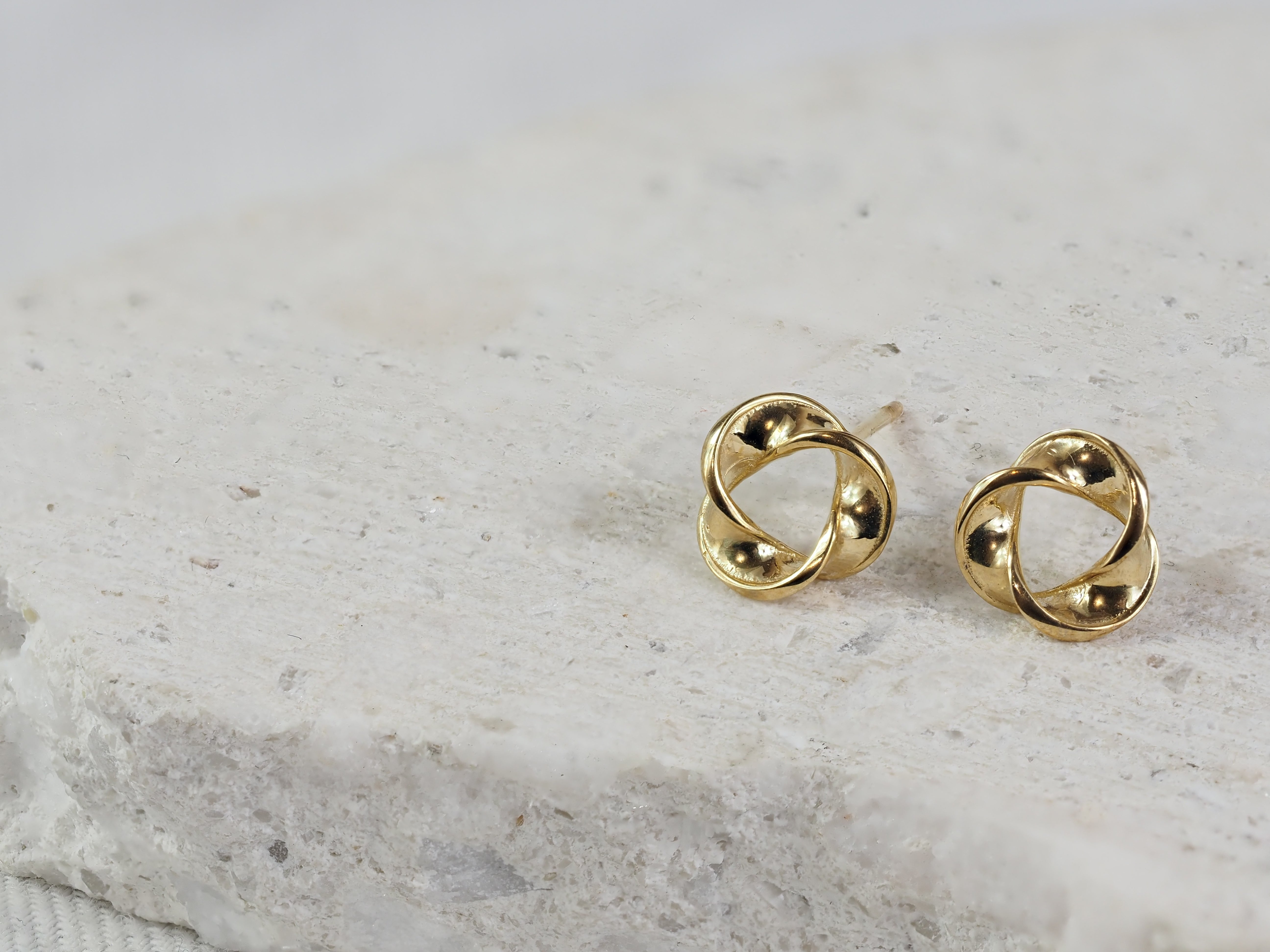 9ct Yellow Gold Twist Circle Stud Earrings