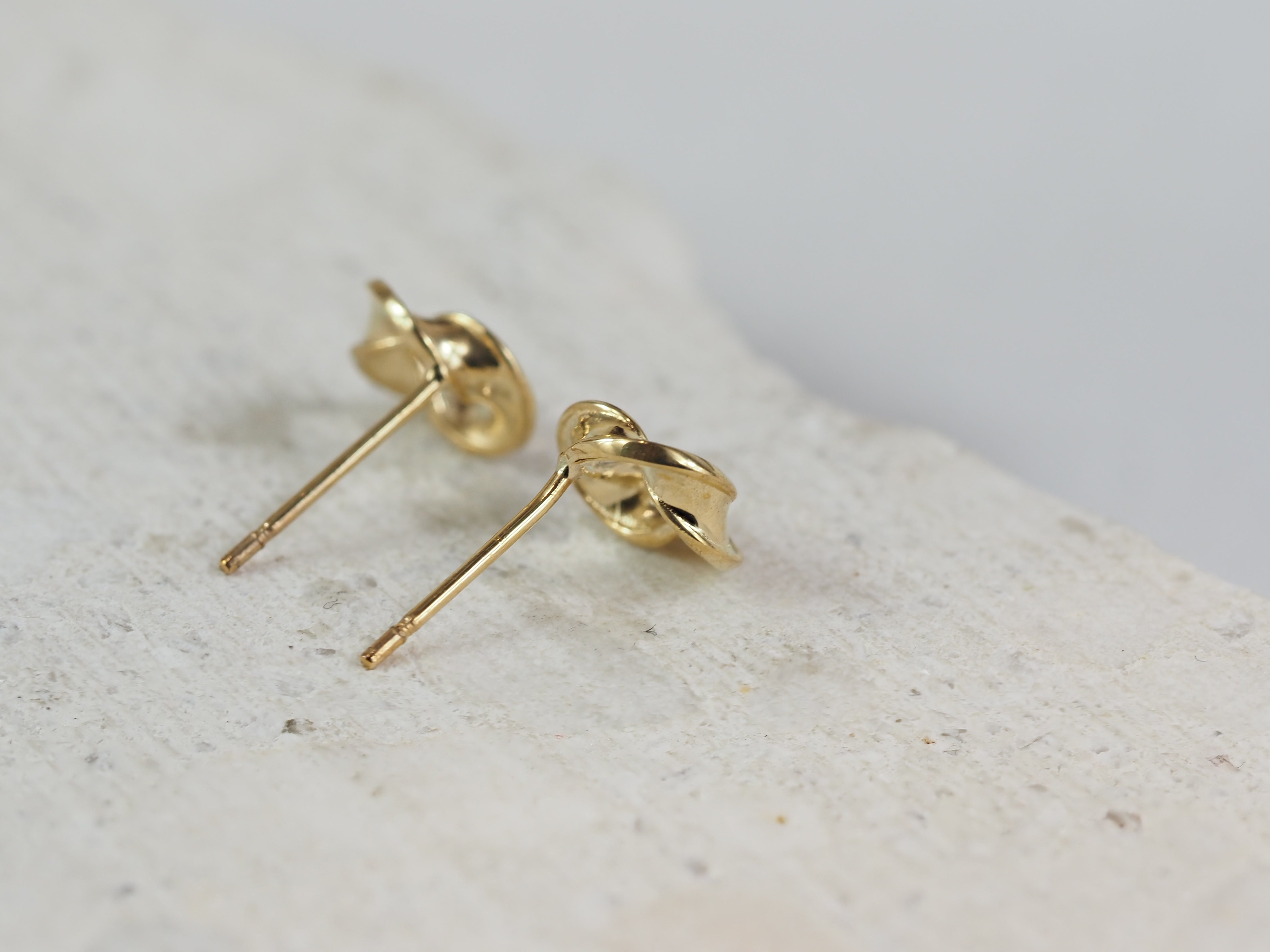 9ct Yellow Gold Twist Circle Stud Earrings