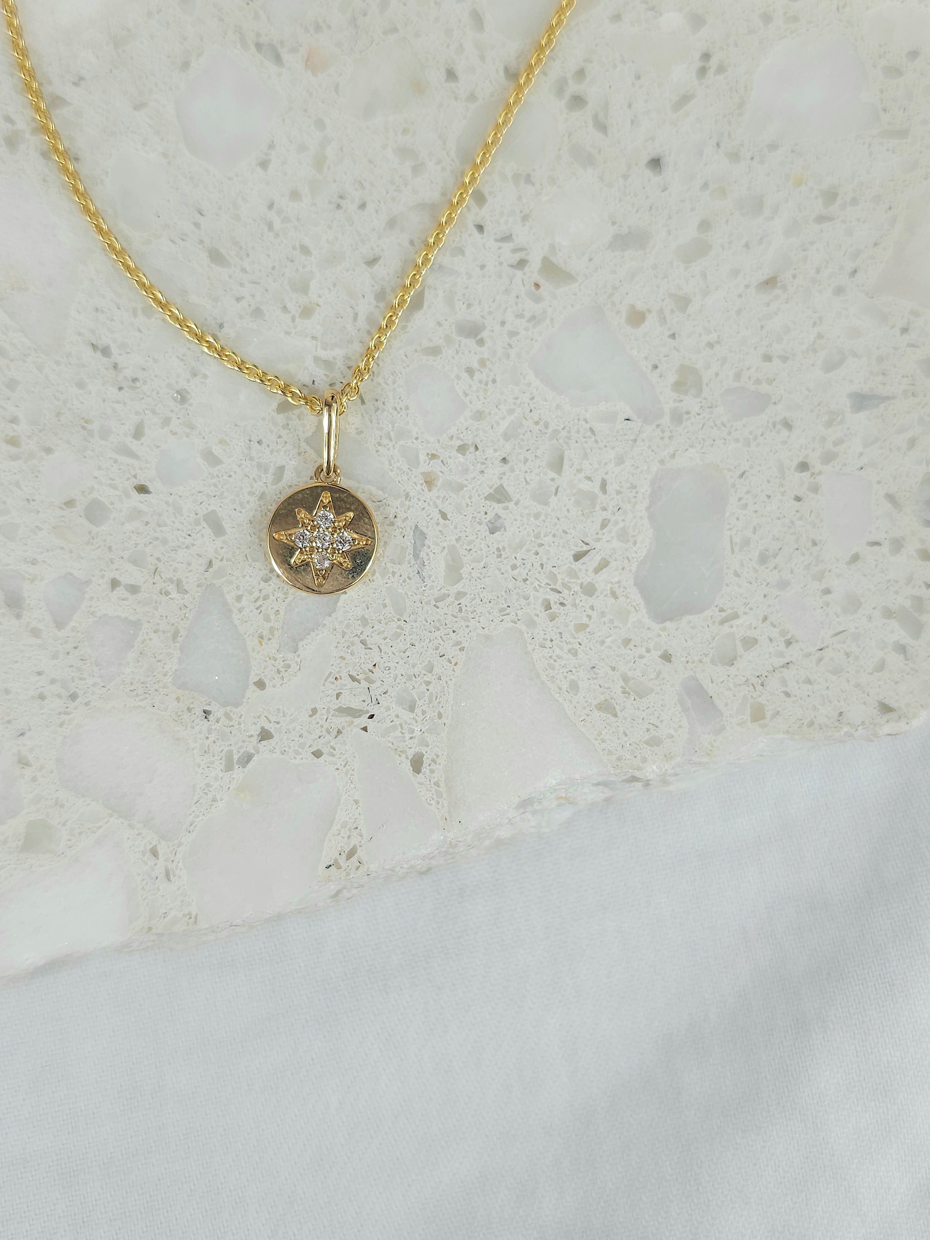 9ct star set cubic zirconia  disc pendant
