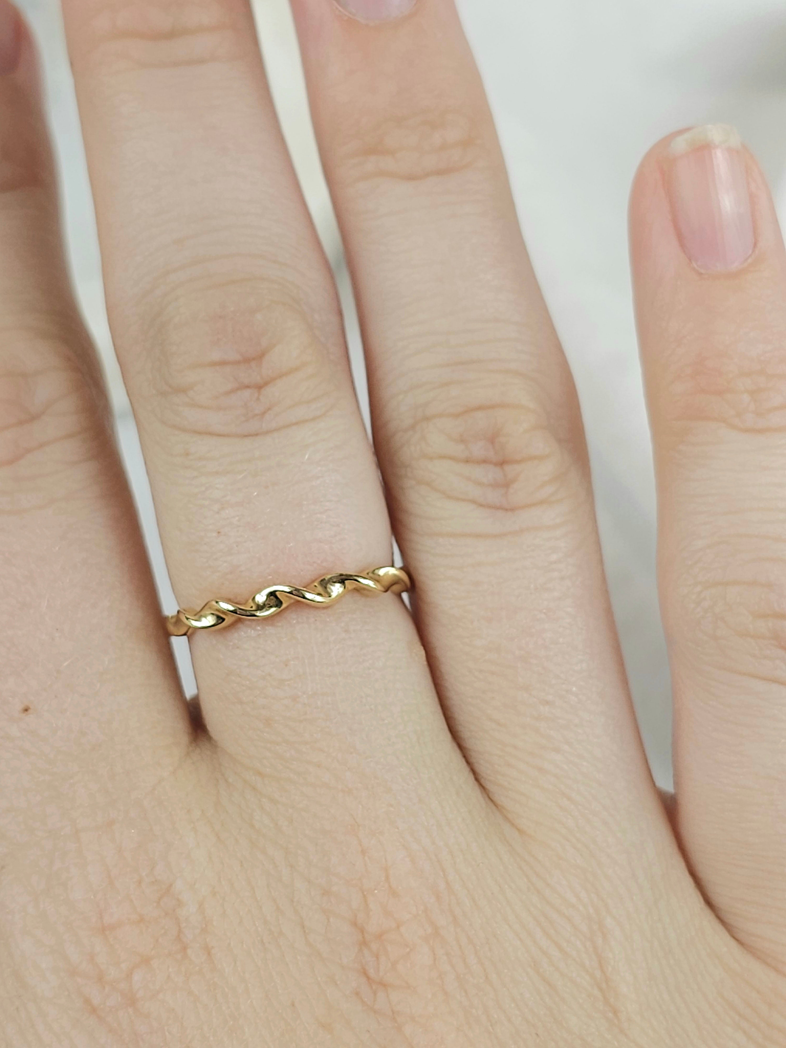 9ct Yellow Gold Twist Band Ring