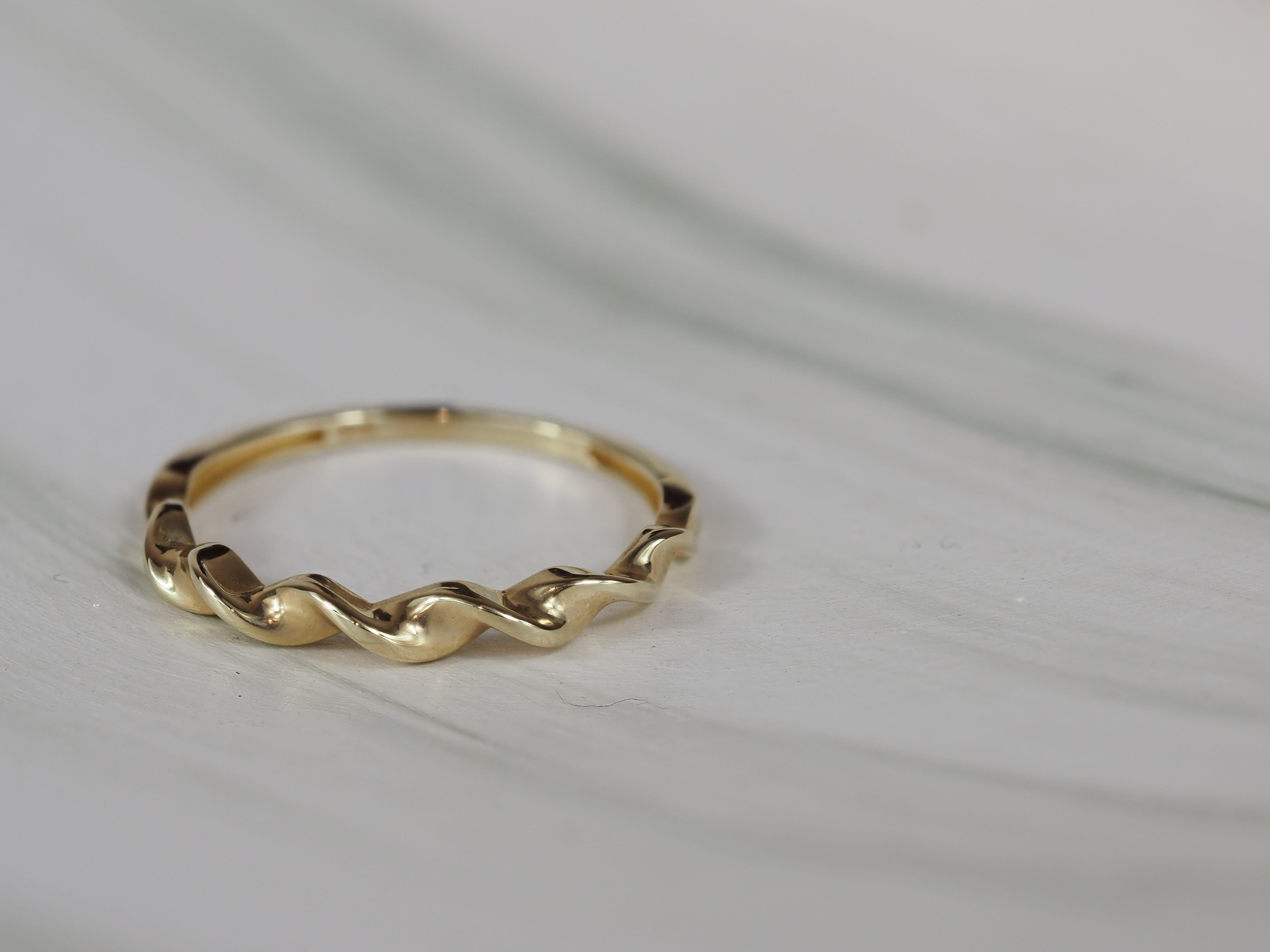 9ct Yellow Gold Twist Band Ring