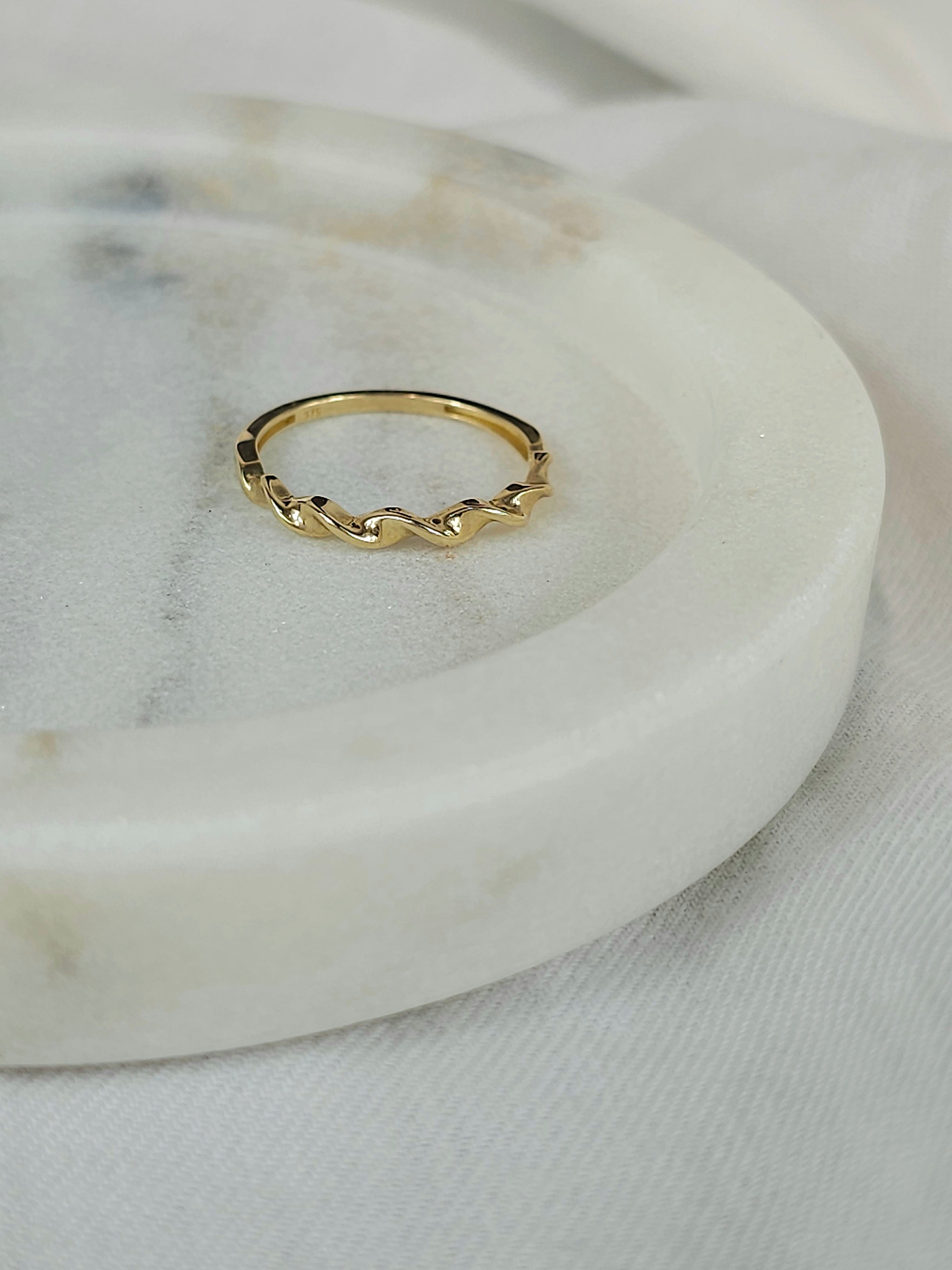 9ct Yellow Gold Twist Band Ring