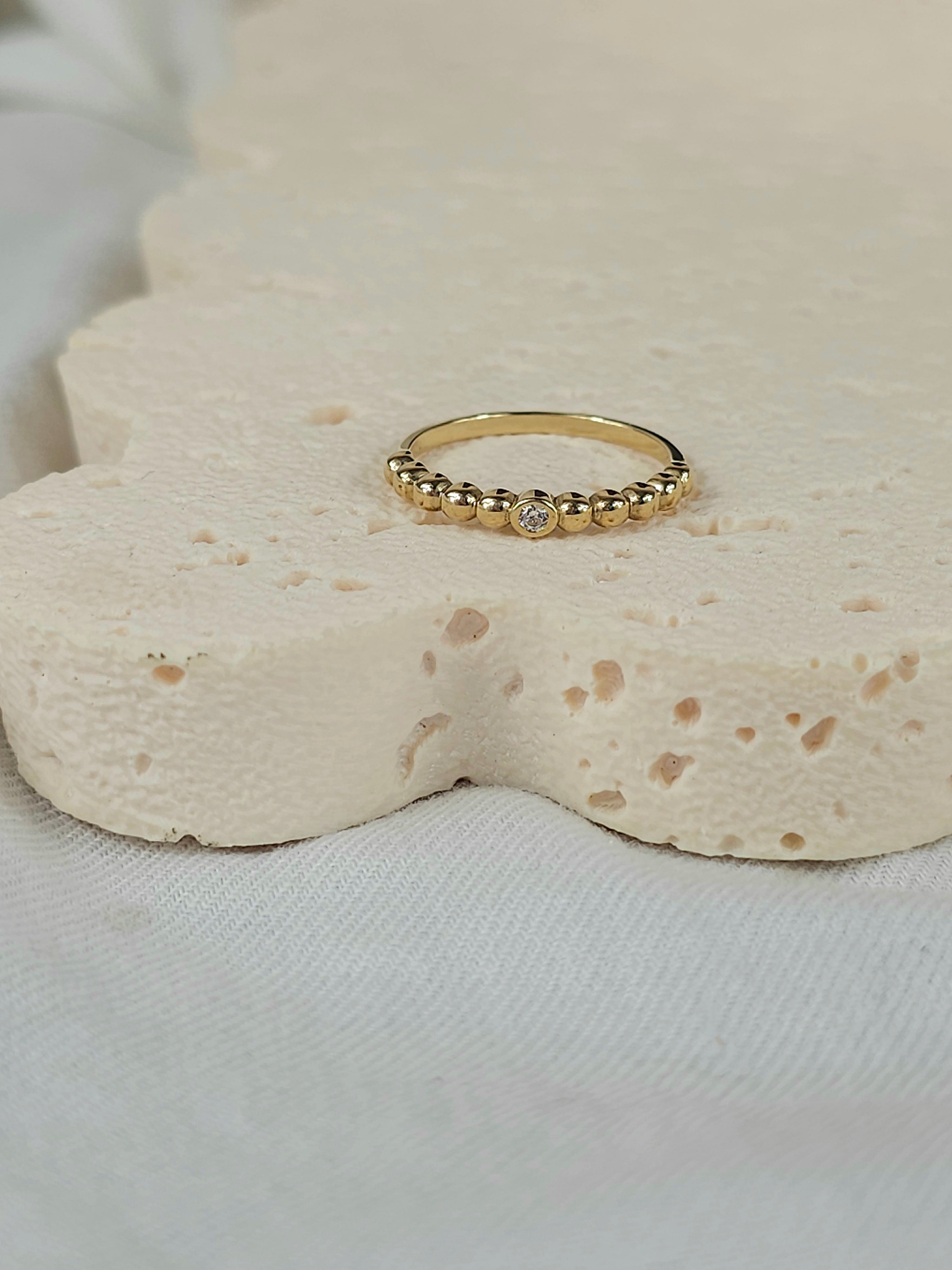 9ct bubble ring with cubic zirconia