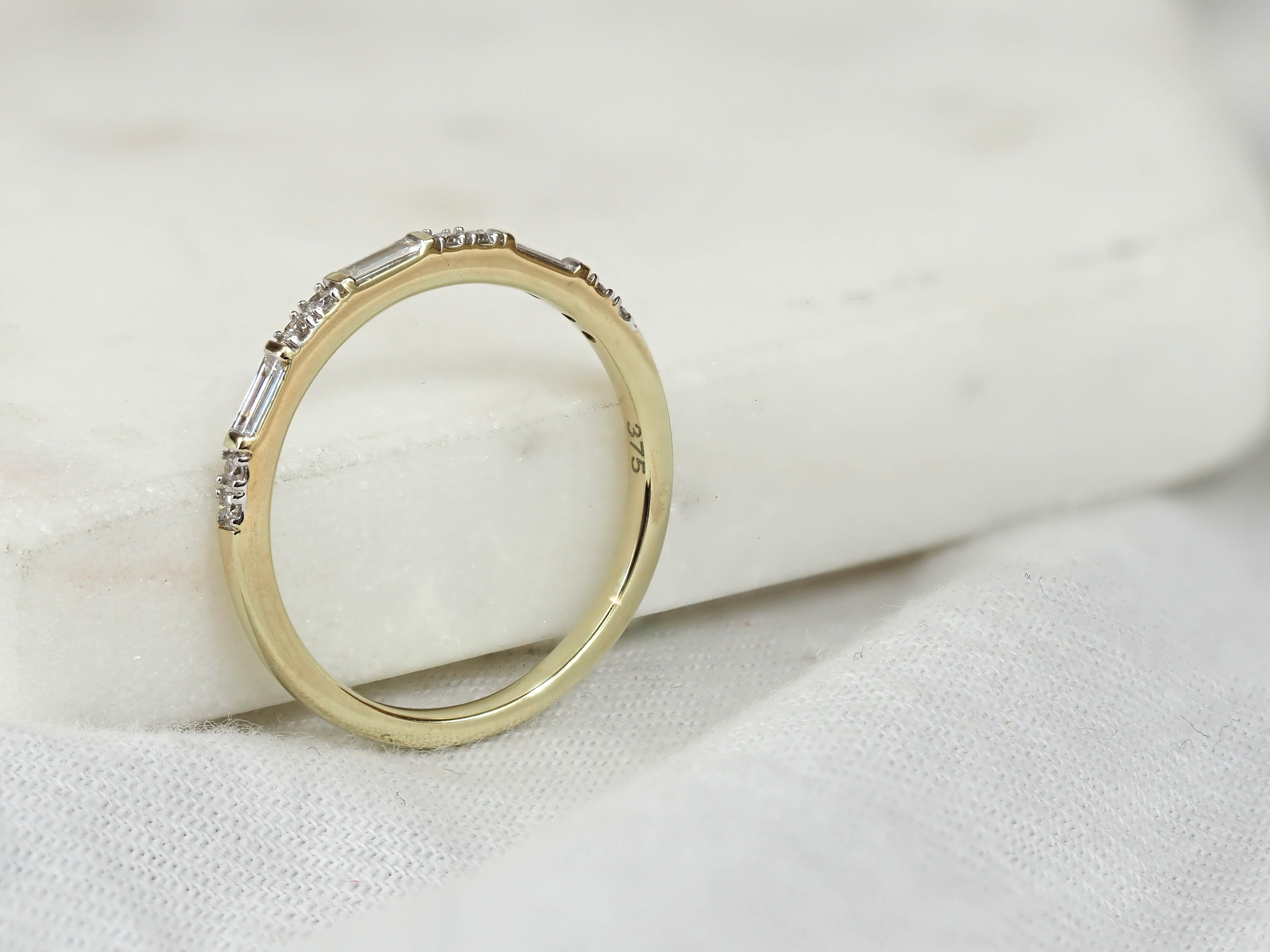 9ct Yellow Gold Round and Baguette Diamond Ring, 0.15ct Total