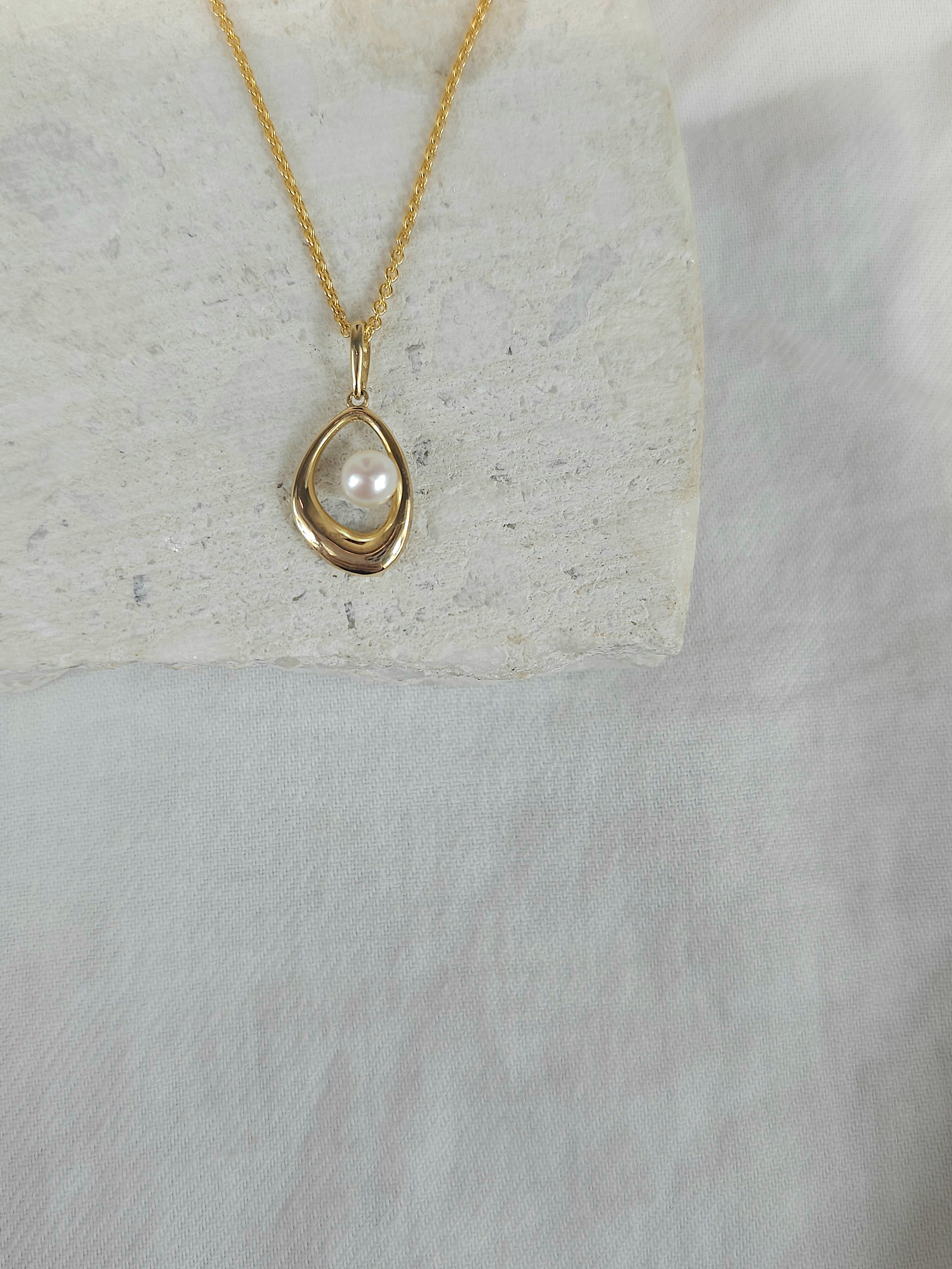 9ct Yellow Gold Freshwater Pearl Organic Shaped Pendant