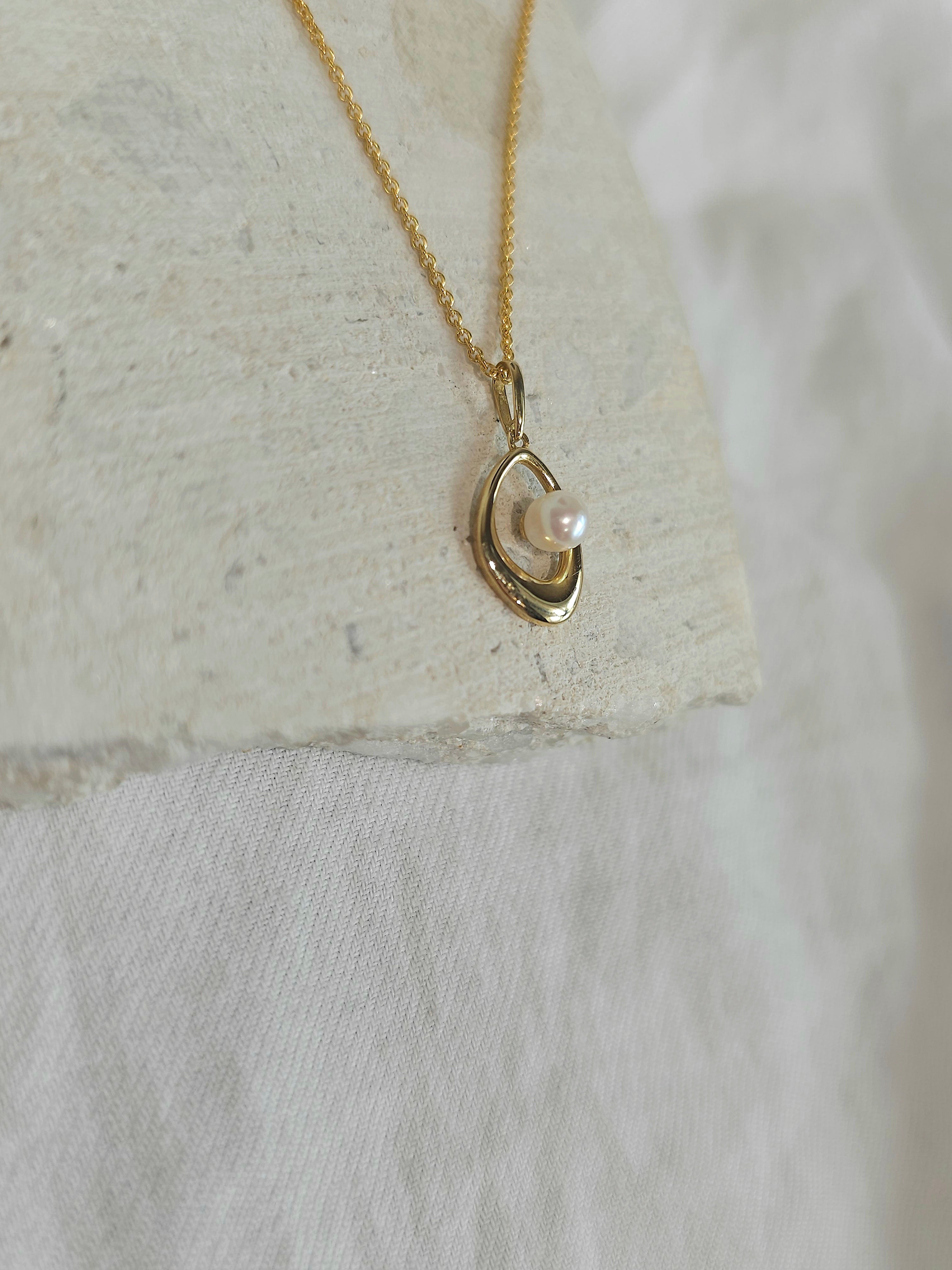 9ct Yellow Gold Freshwater Pearl Organic Shaped Pendant