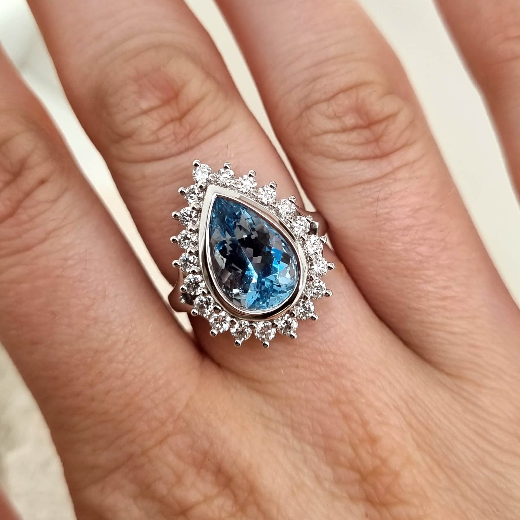 18ct White Gold, 3.65 Carat Natural Aquamarine & Diamond ring, 0.77 carats total.