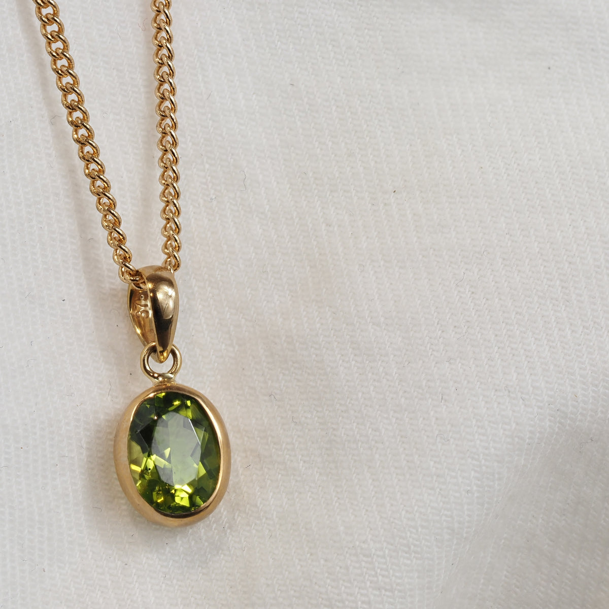 9ct Yellow Gold Peridot Pendant