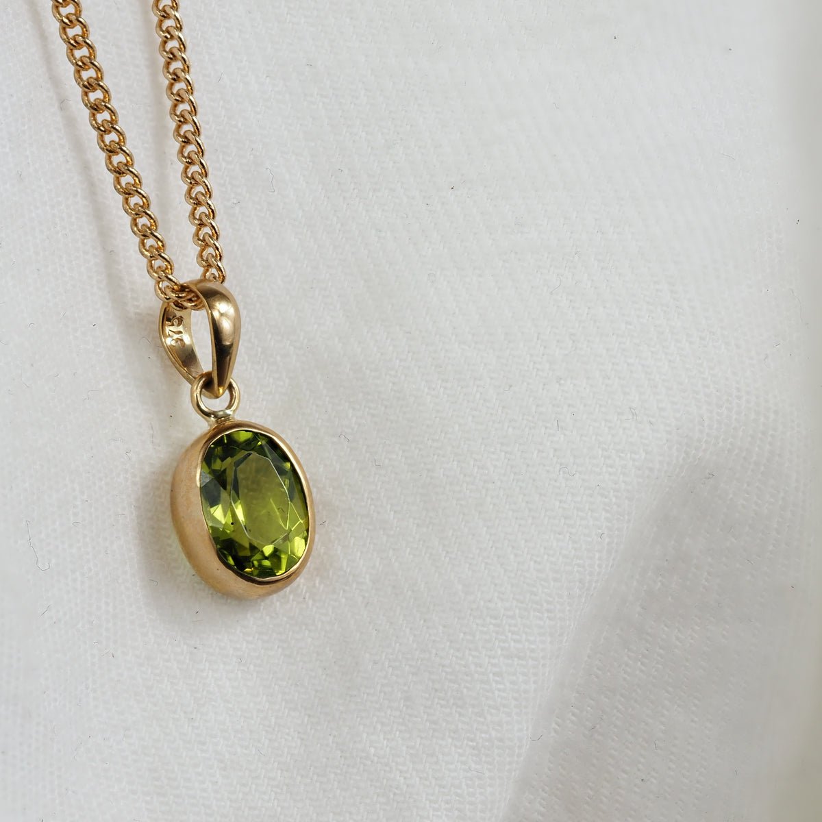 9ct Yellow Gold Peridot Pendant