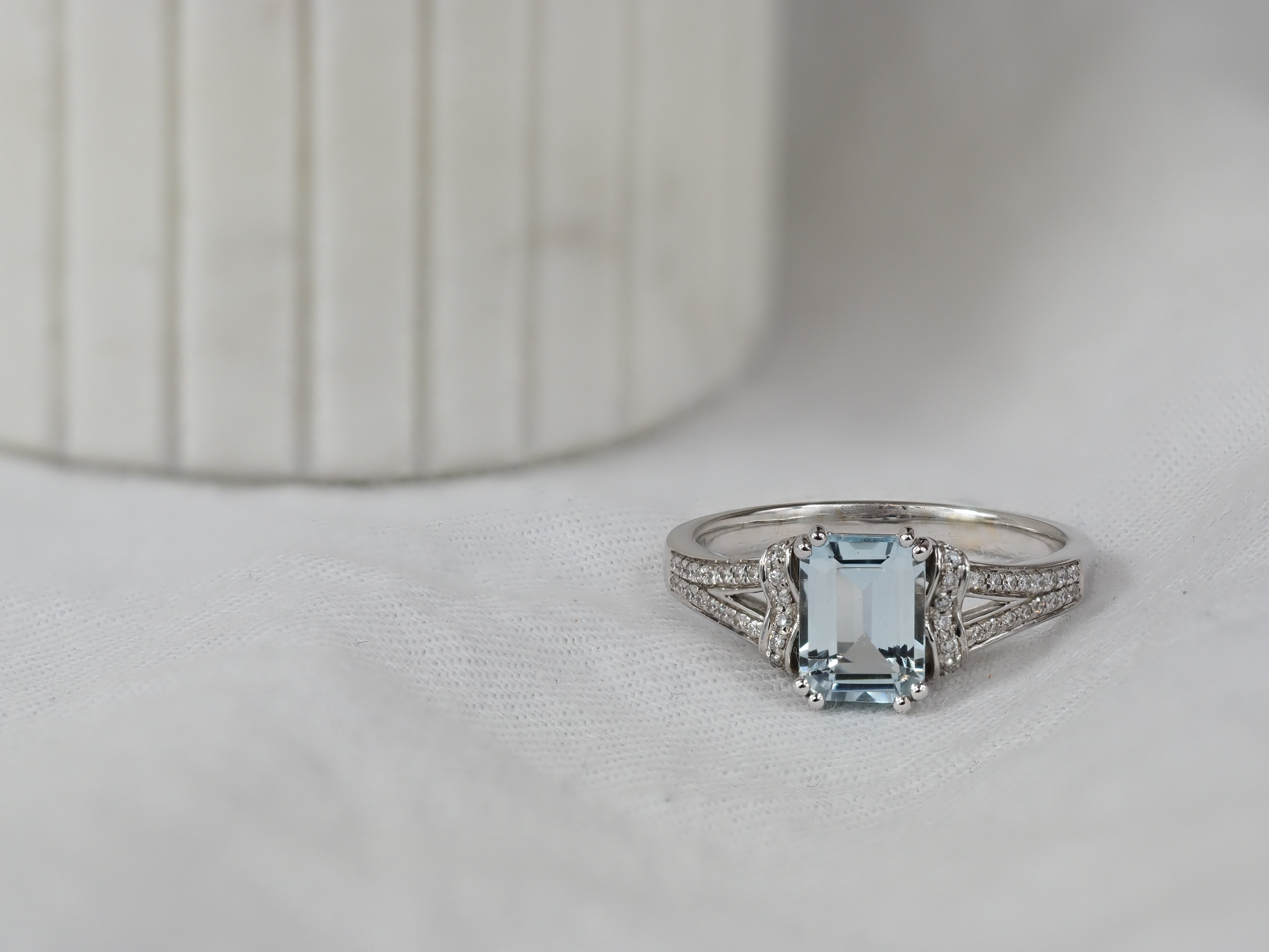18ct White Gold Aquamarine and Diamond ring