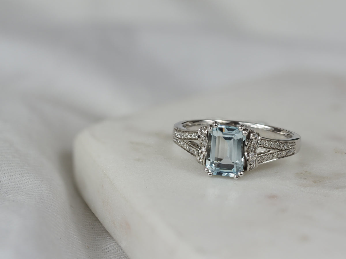 18ct White Gold Aquamarine and Diamond ring