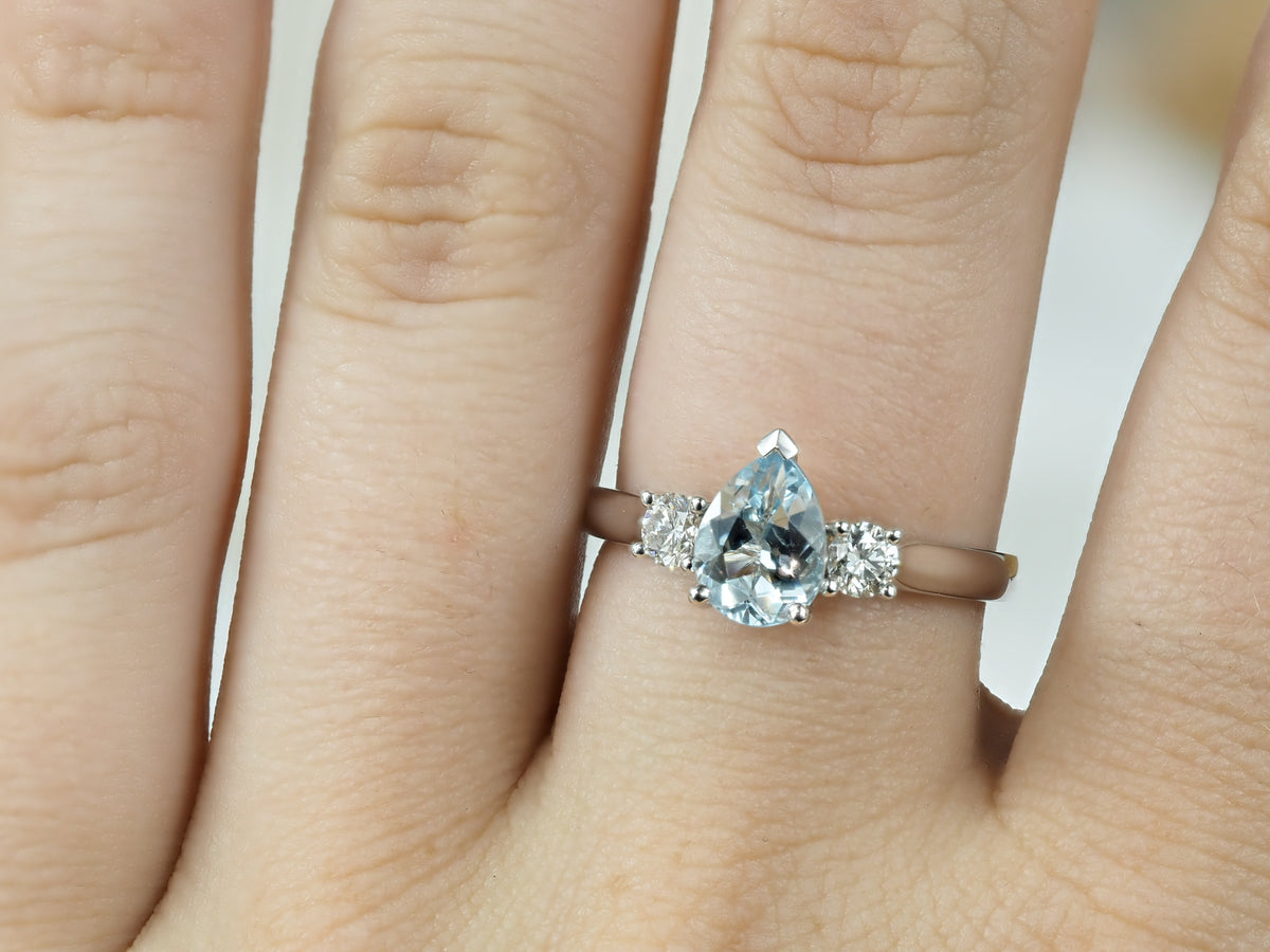 18ct White Gold Aquamarine and Diamond dress ring