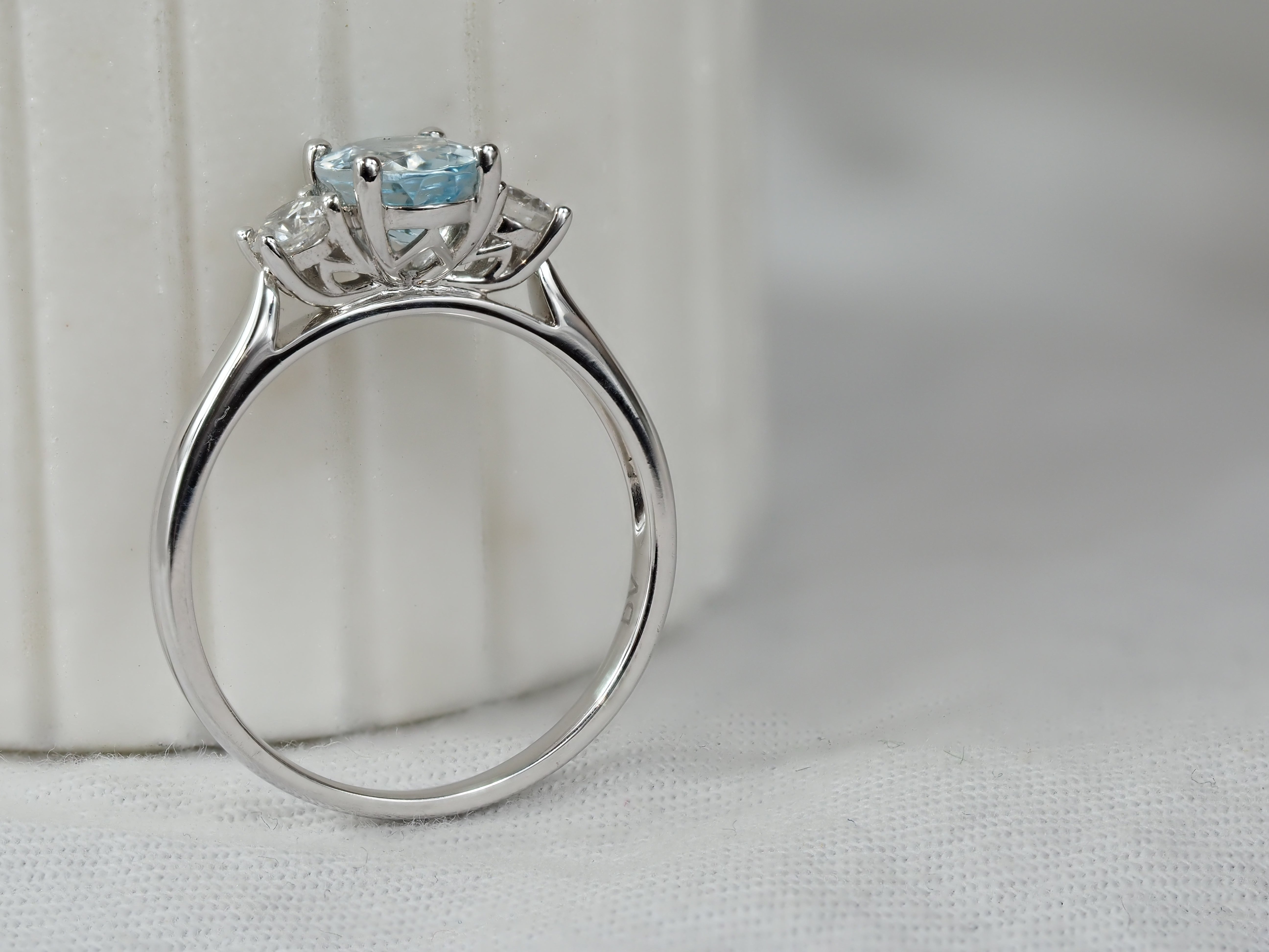 18ct White Gold Aquamarine and Diamond dress ring