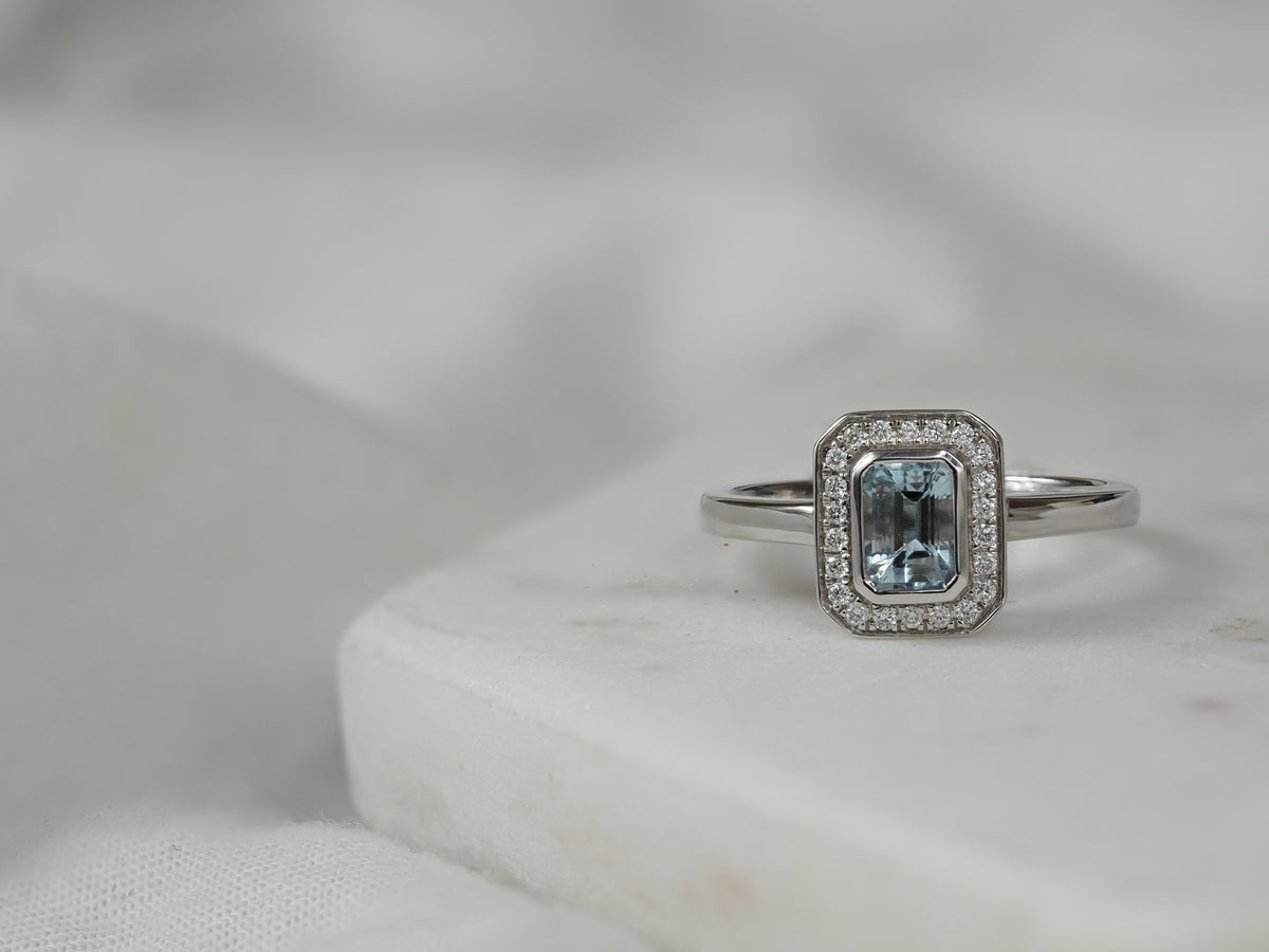 18ct White Gold Aquamarine and Diamond ring