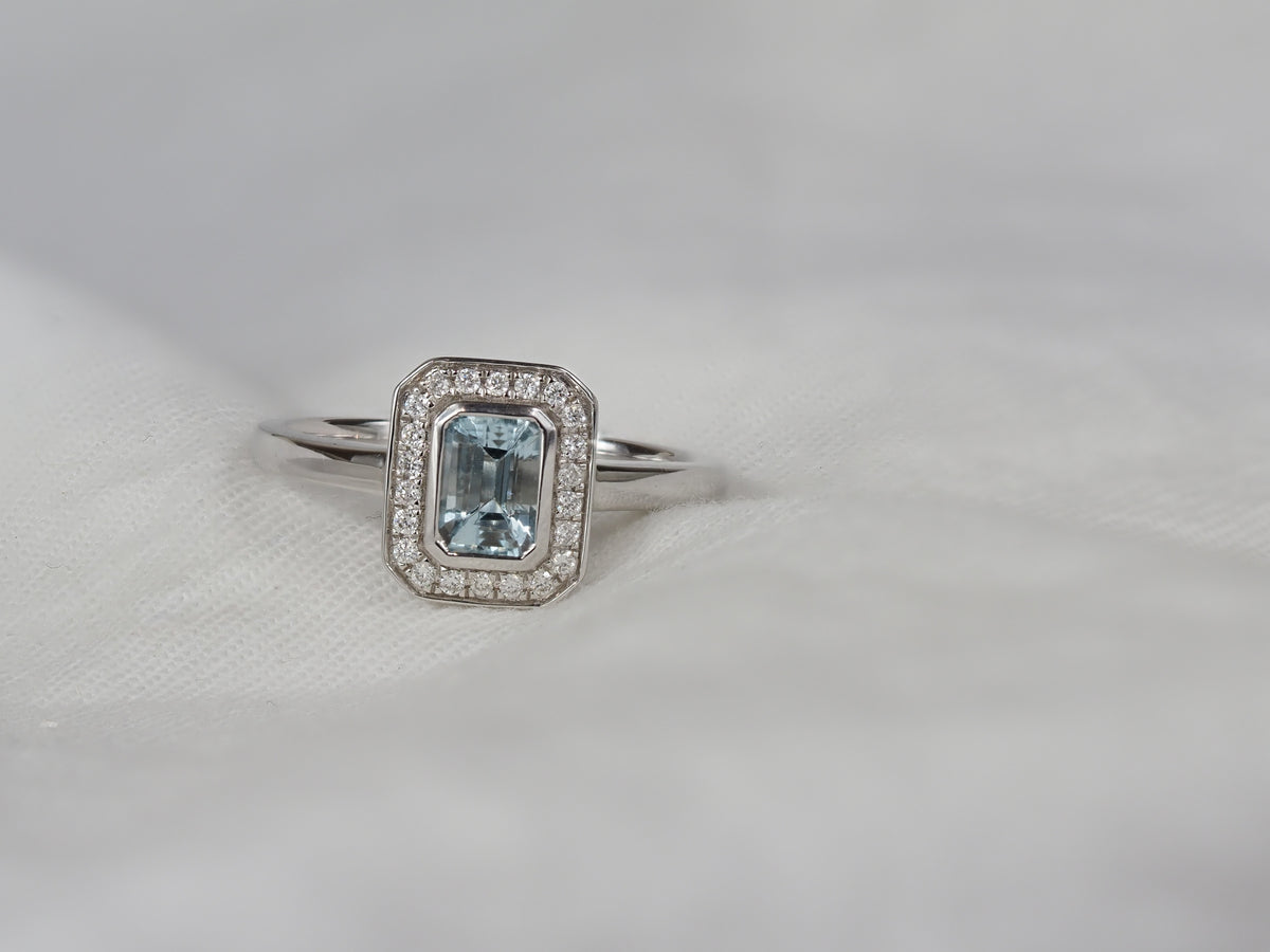 18ct White Gold Aquamarine and Diamond ring