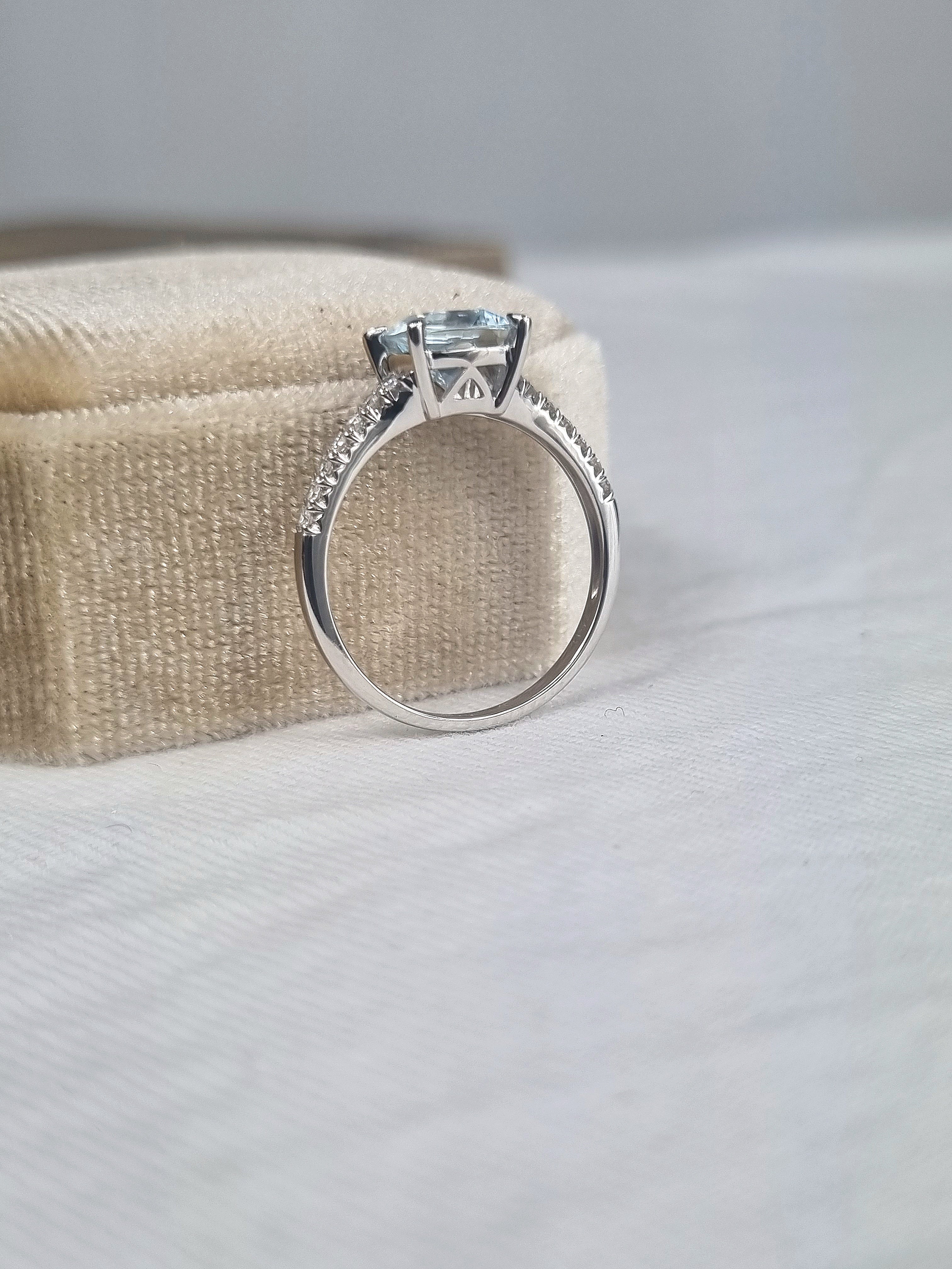 18ct White Gold Aquamarine and Diamond ring