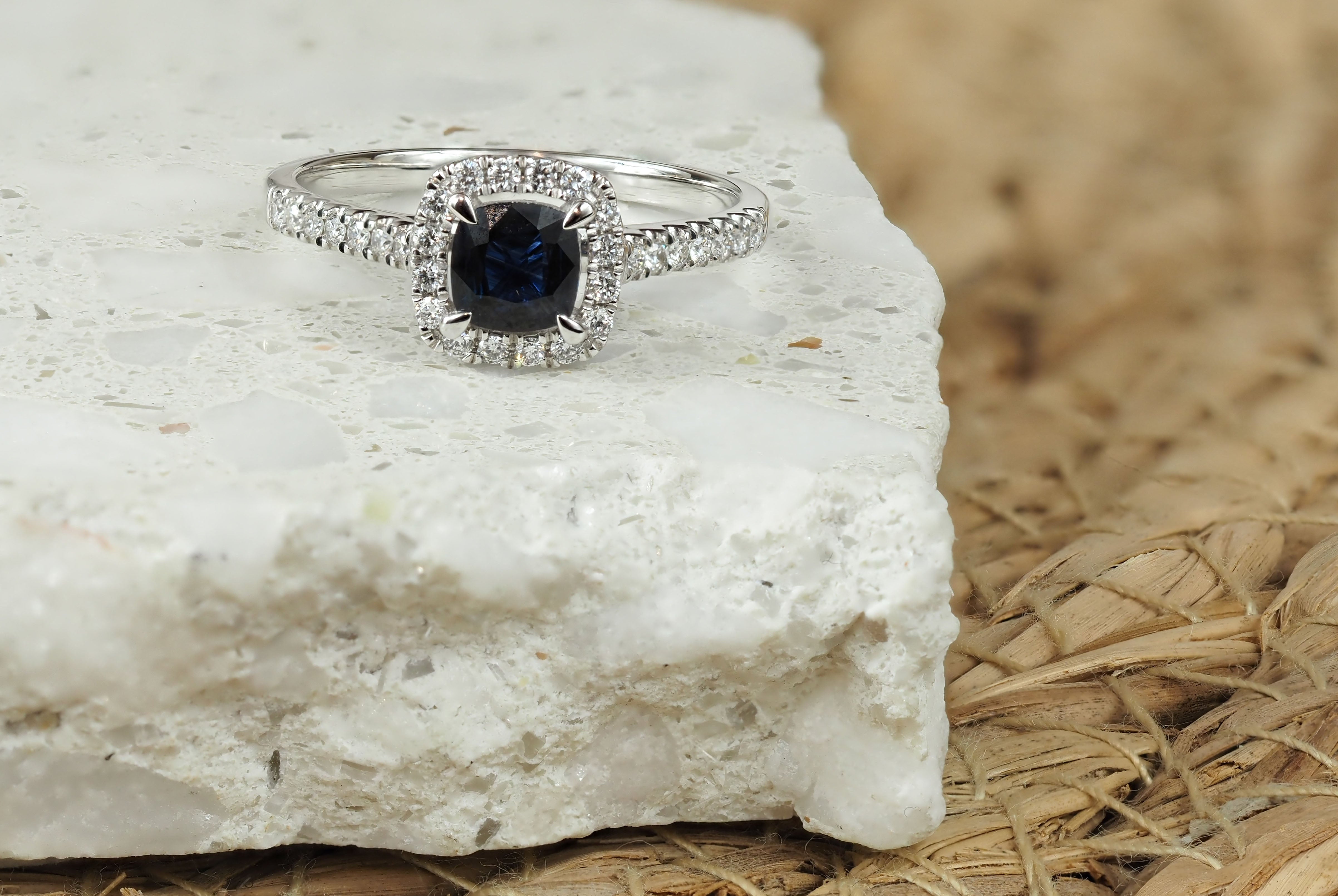 18ct White Gold Sapphire and Diamond ring, 0.56ct centre
