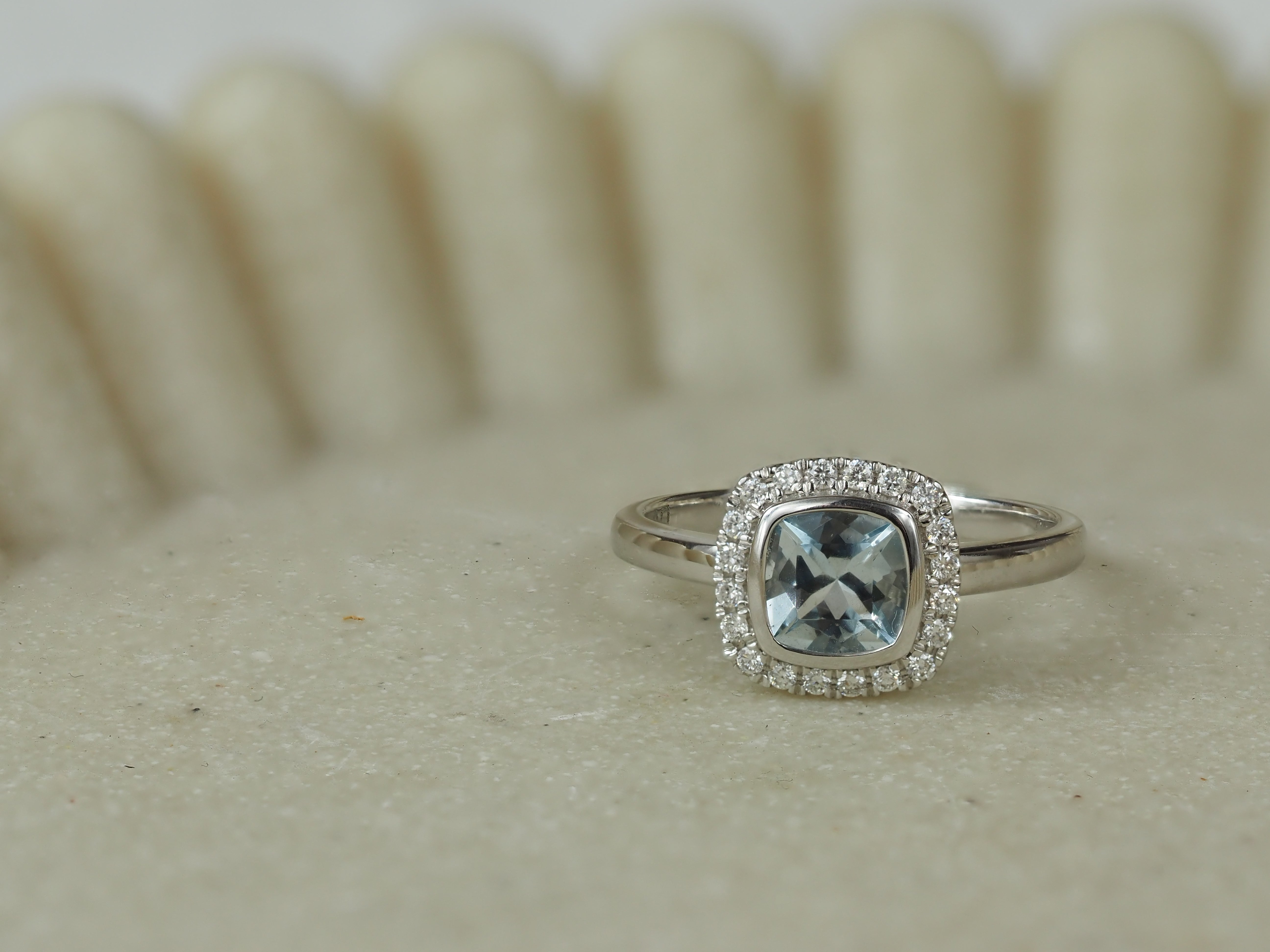 18ct White Gold Aquamarine and Diamond Ring, 6mm Centre