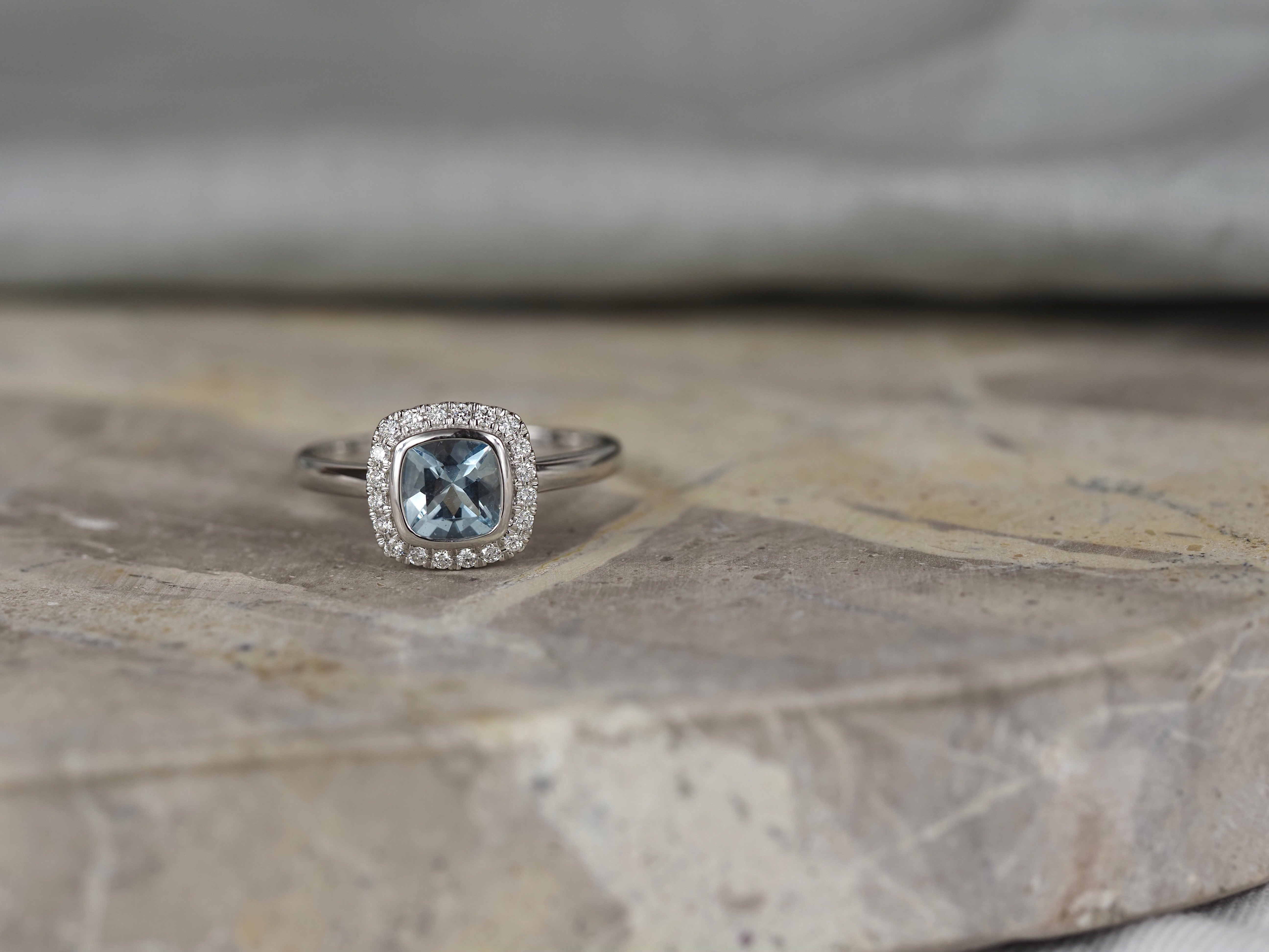 18ct White Gold Aquamarine and Diamond Ring, 6mm Centre
