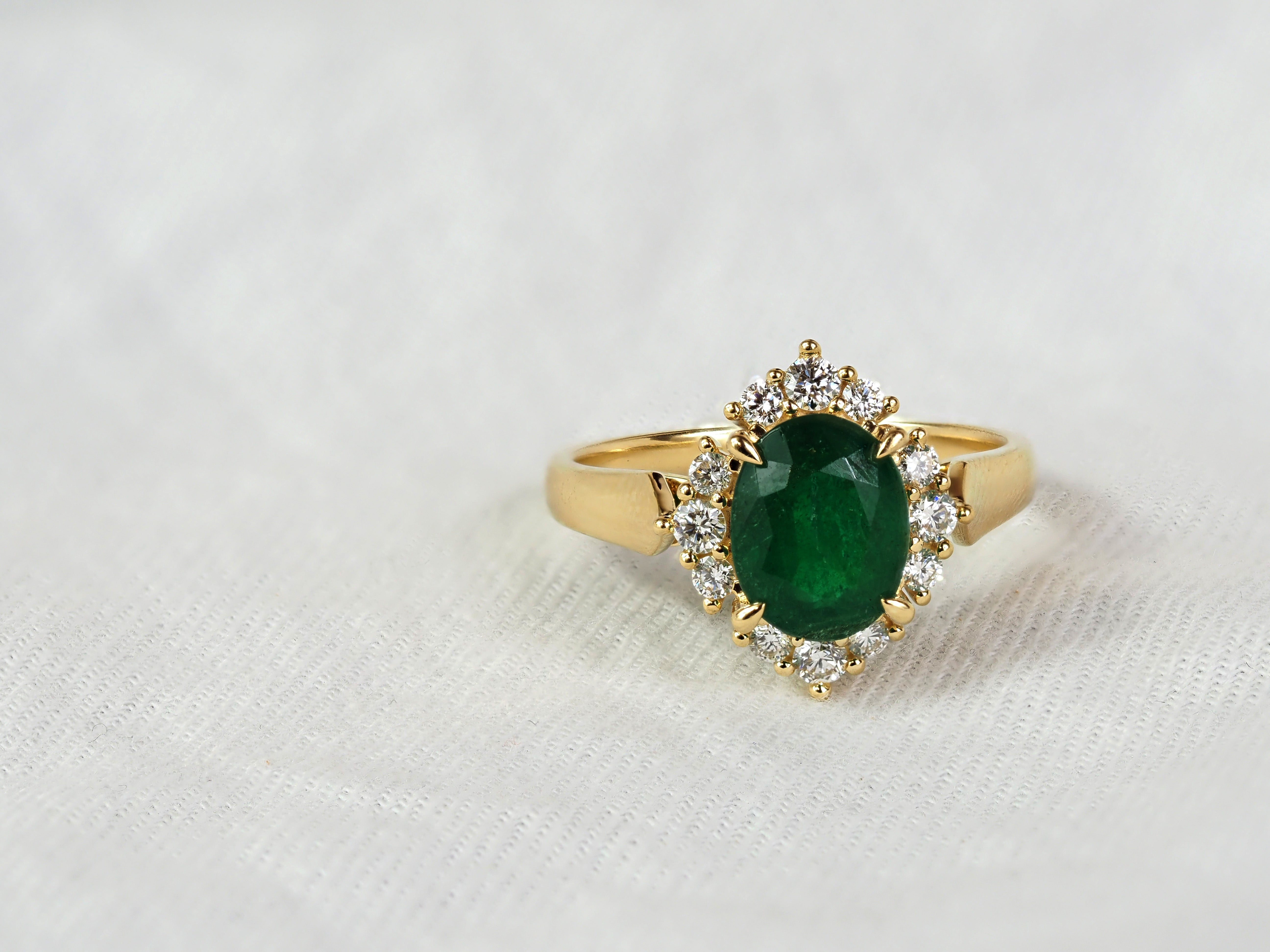 18ct Yellow Gold Emerald and Diamond Ring, 1.64ct Centre