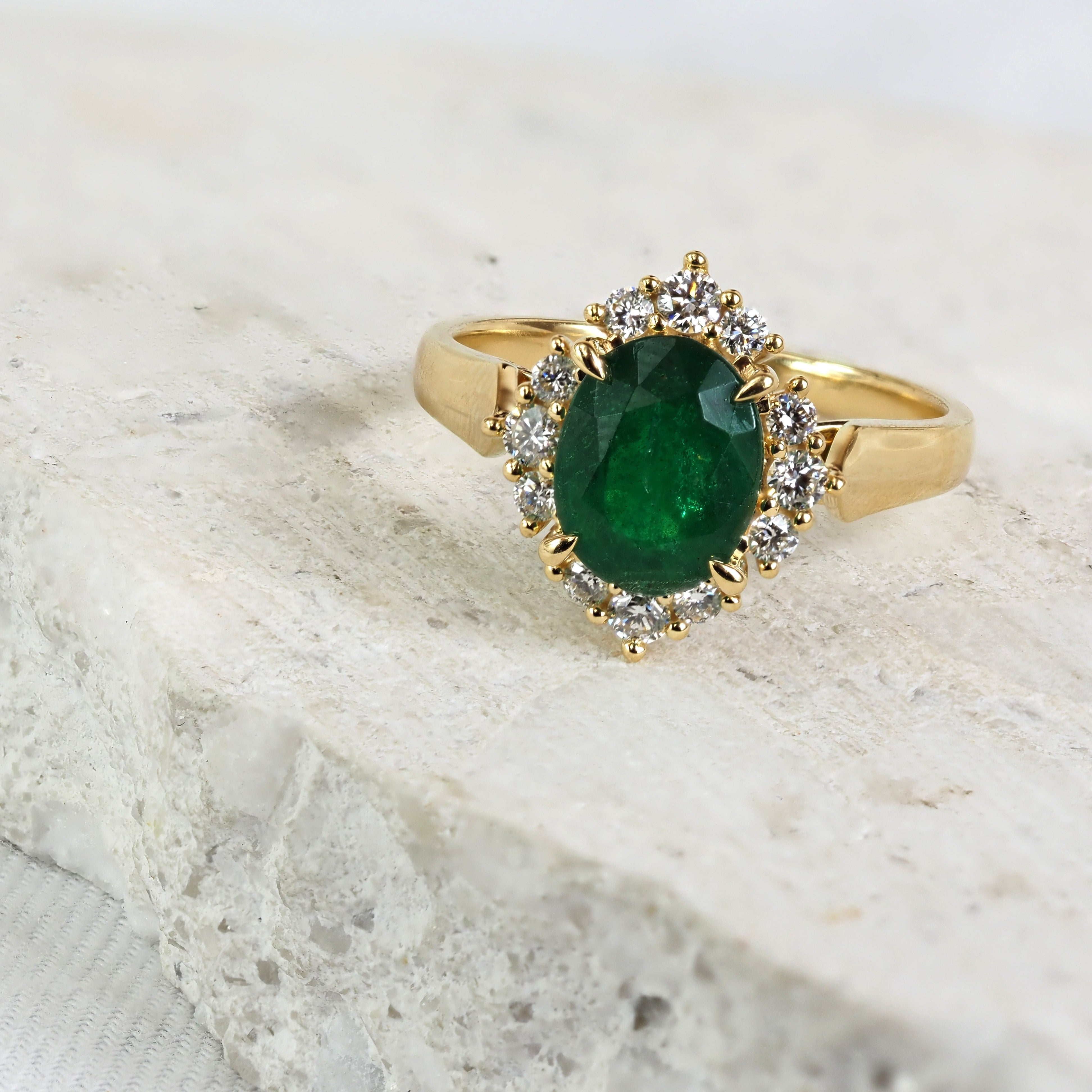 18ct Yellow Gold Emerald and Diamond Ring, 1.64ct Centre