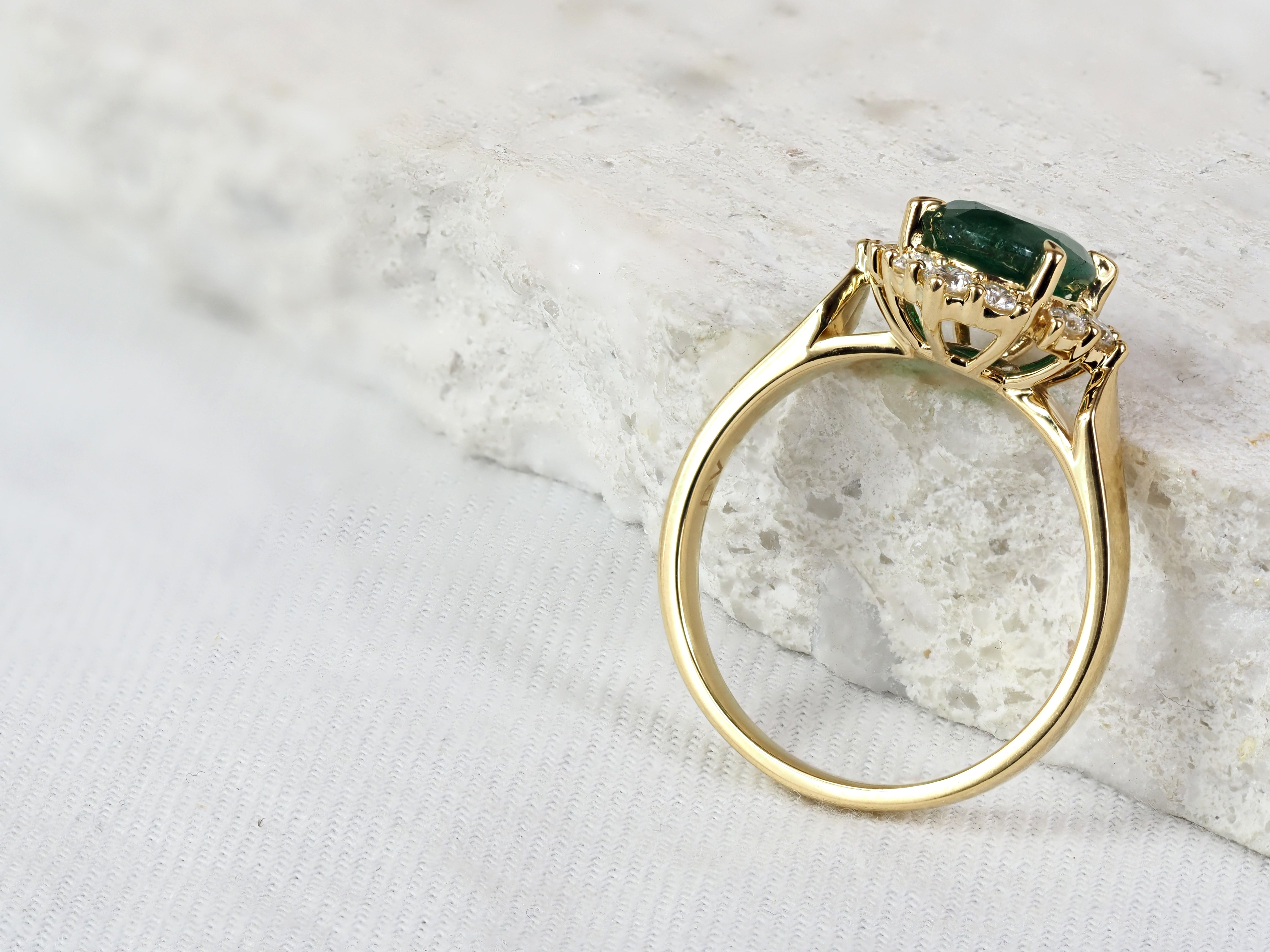 18ct Yellow Gold Emerald and Diamond Ring, 1.64ct Centre