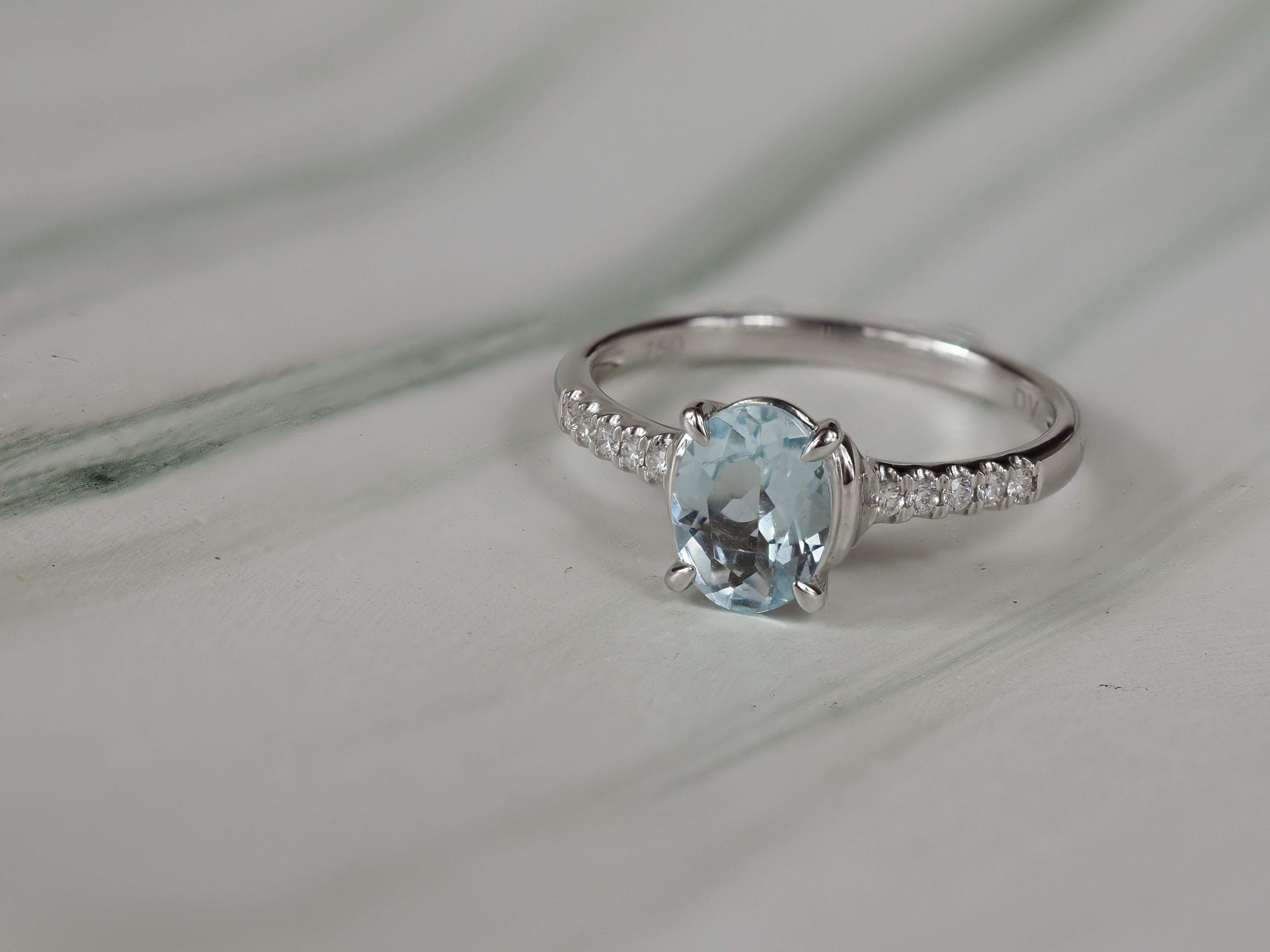 18ct White Gold Aquamarine and Diamond dress ring
