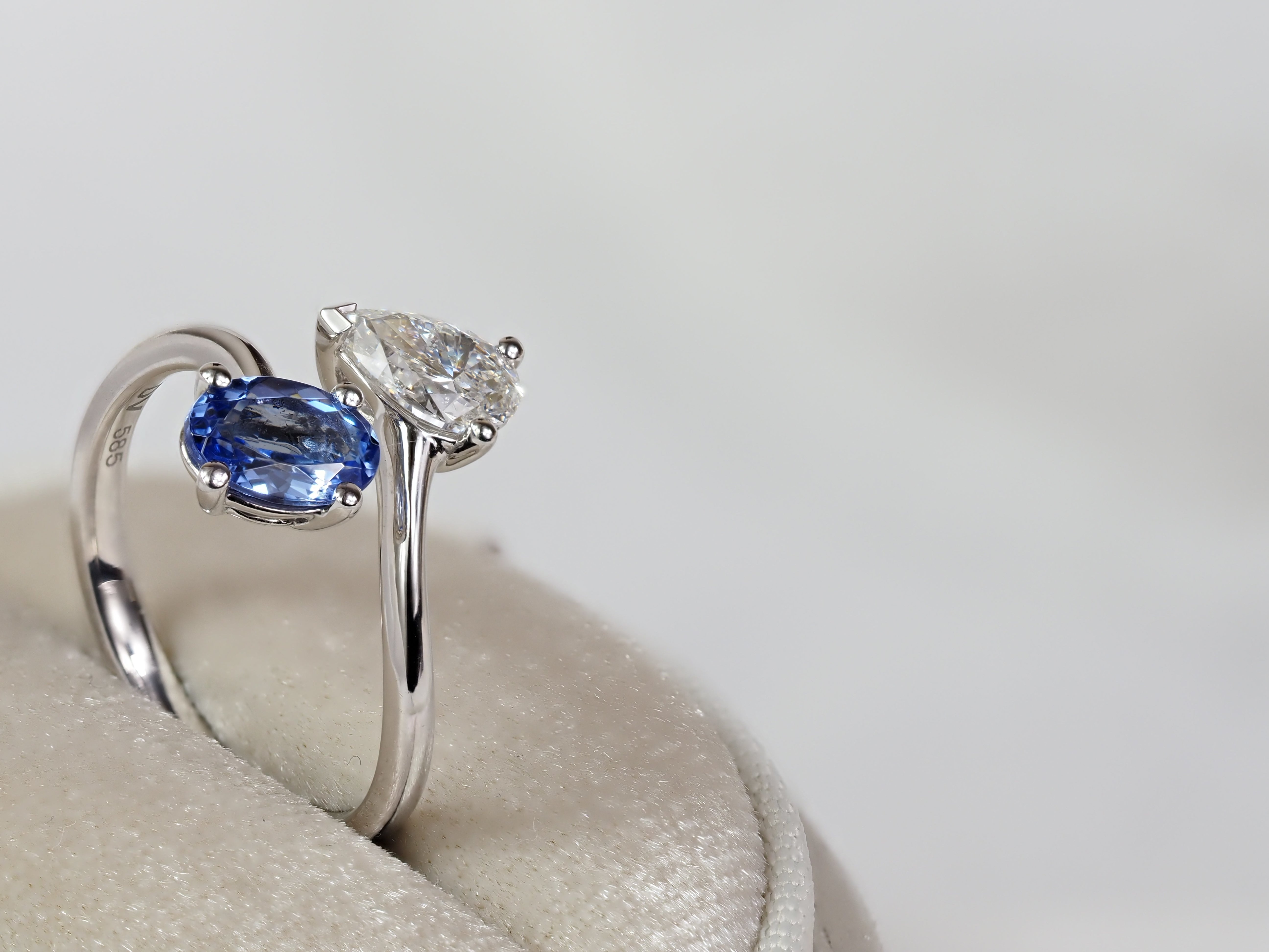 14ct White Gold Tanzanite and Pear-Cut Lab-Grown Diamond Toi et Moi Ring