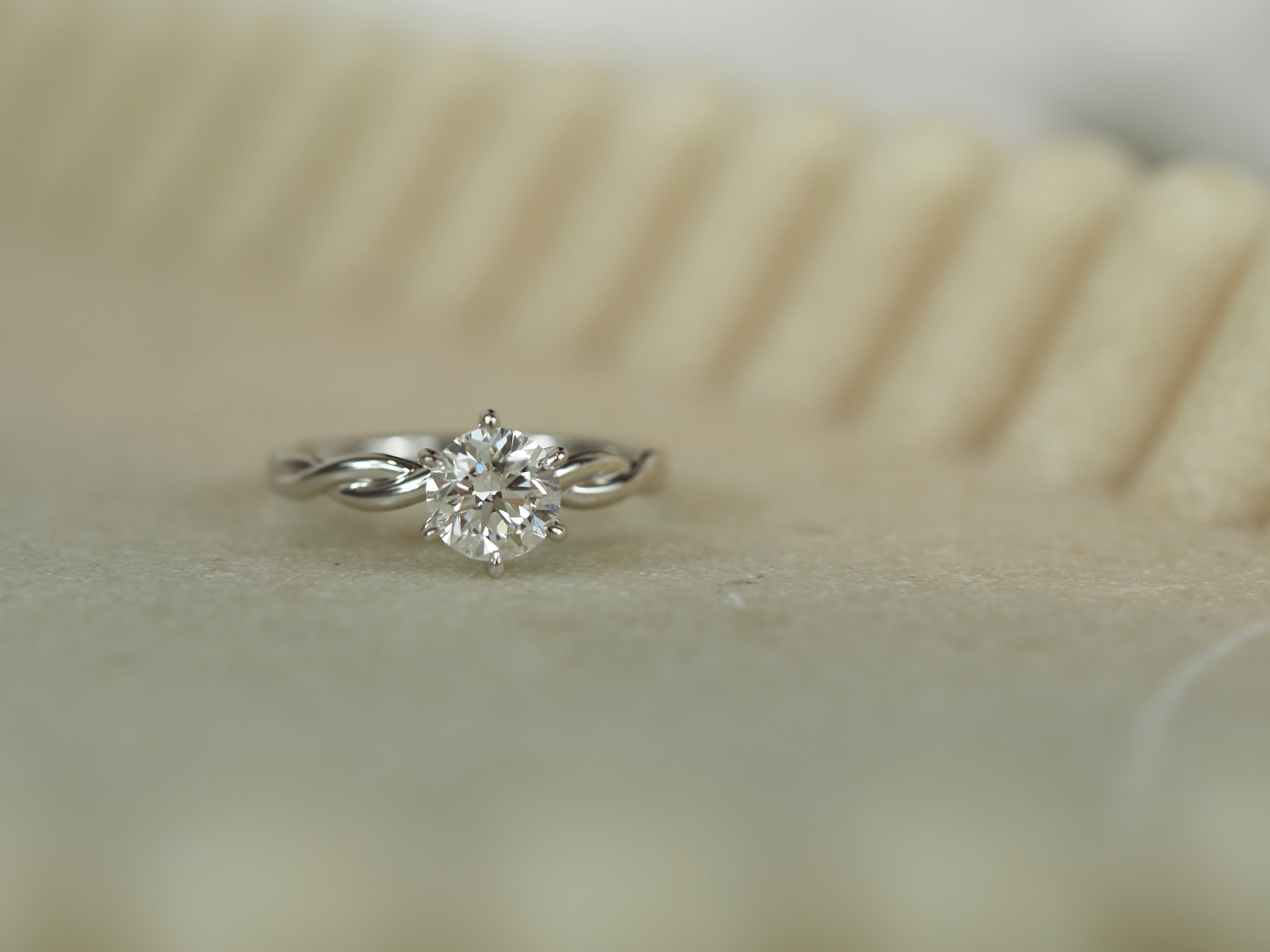 14ct White Gold Lab-Grown Round Brilliant Cut Diamond Ring, 1ct Centre