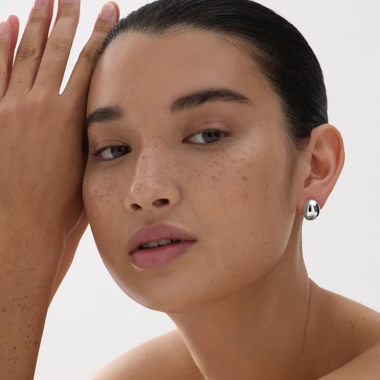 Najo Encounter Huggie Earrings