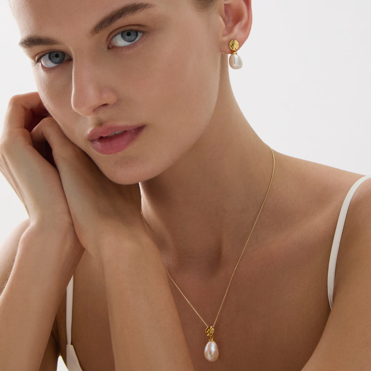 NAJO Ocean Drift Pearl Earrings Yellow Gold Plated