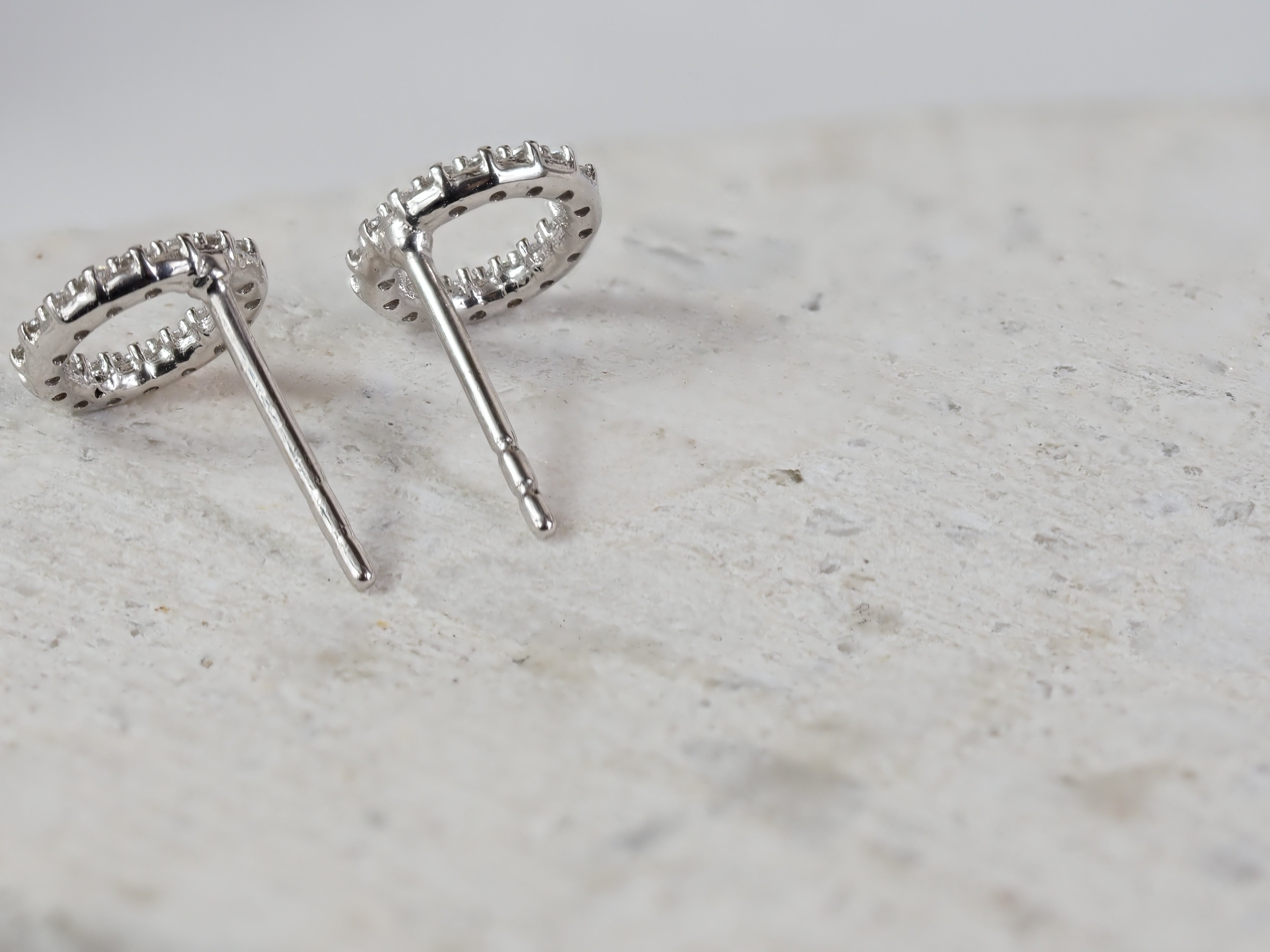 9ct White Gold Open Circle Stud Earrings