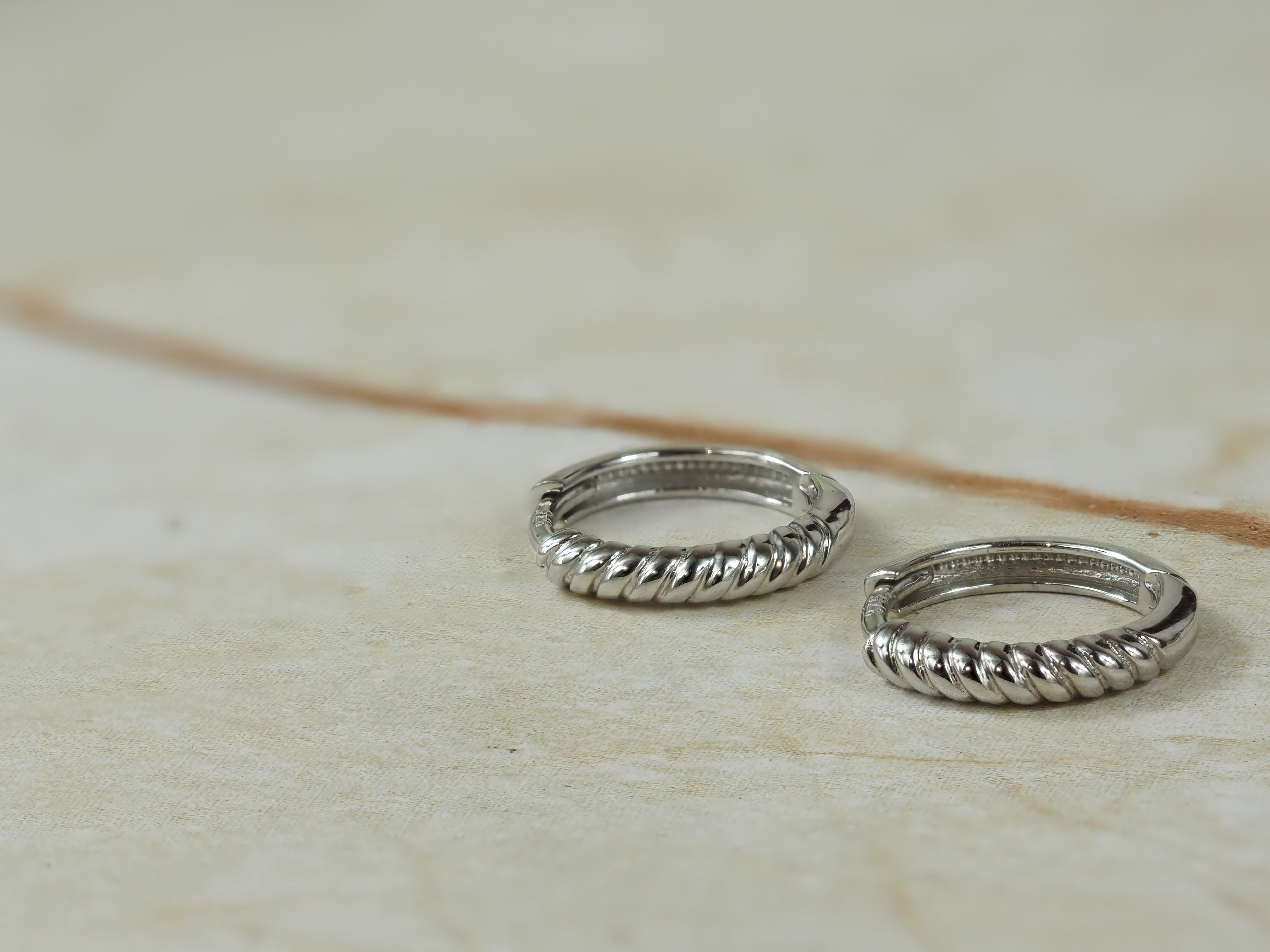 9ct White Gold Rope-Look huggie