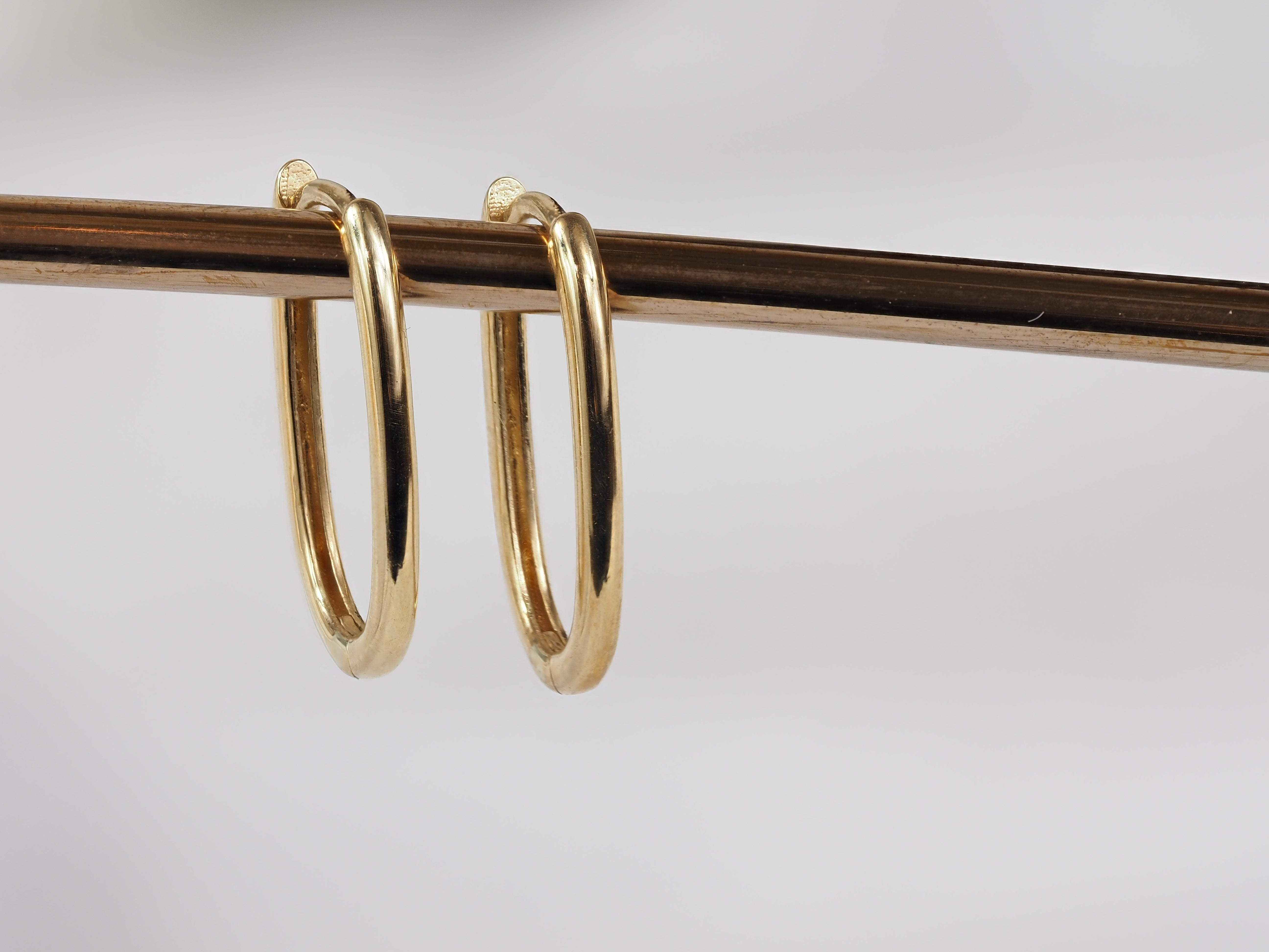 9ct Yellow Gold Paperclip Oval Huggie Earrings