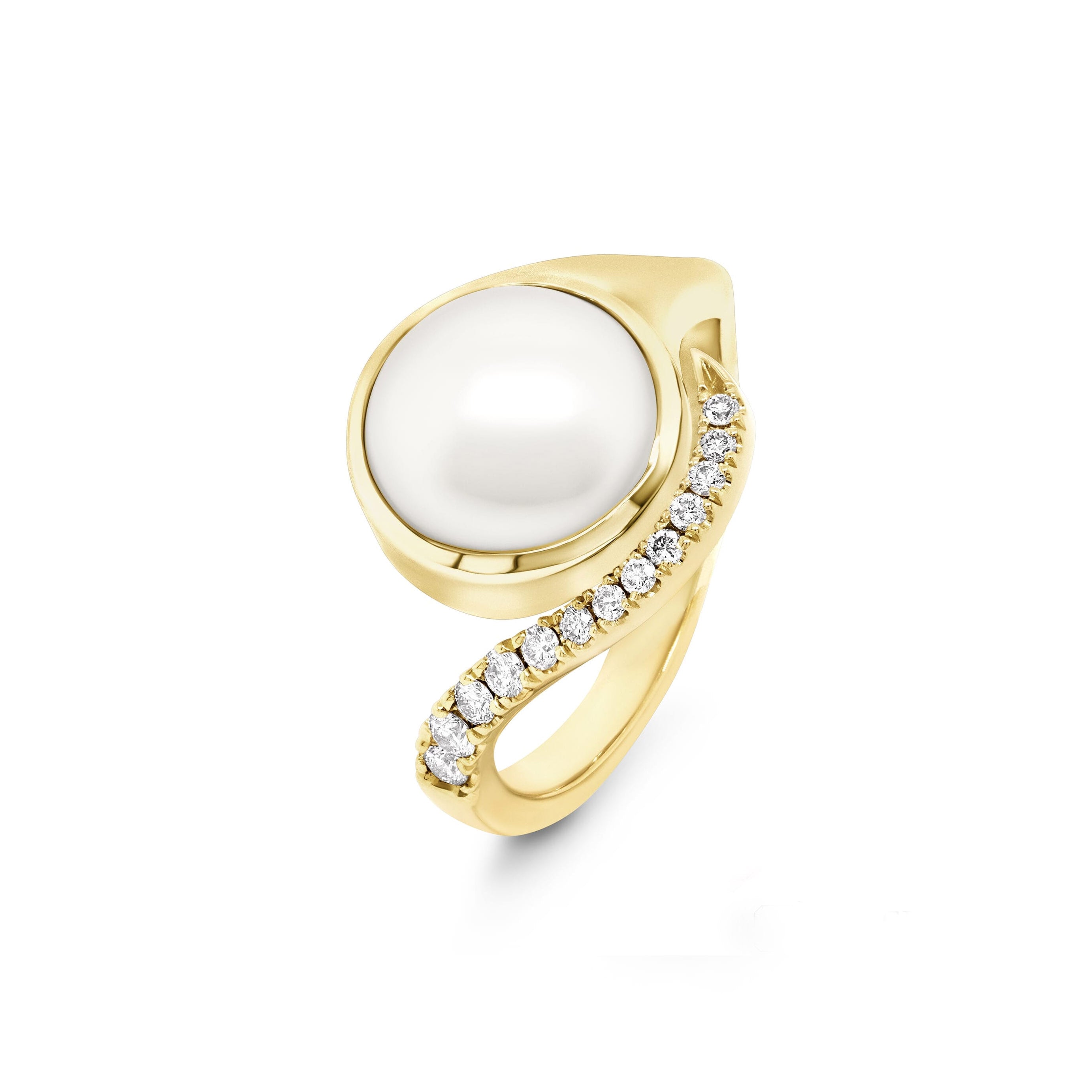 Ellendale 9 carat Yellow Gold Argyle White diamond & Mabe pearl ring, 0.172 carat total.