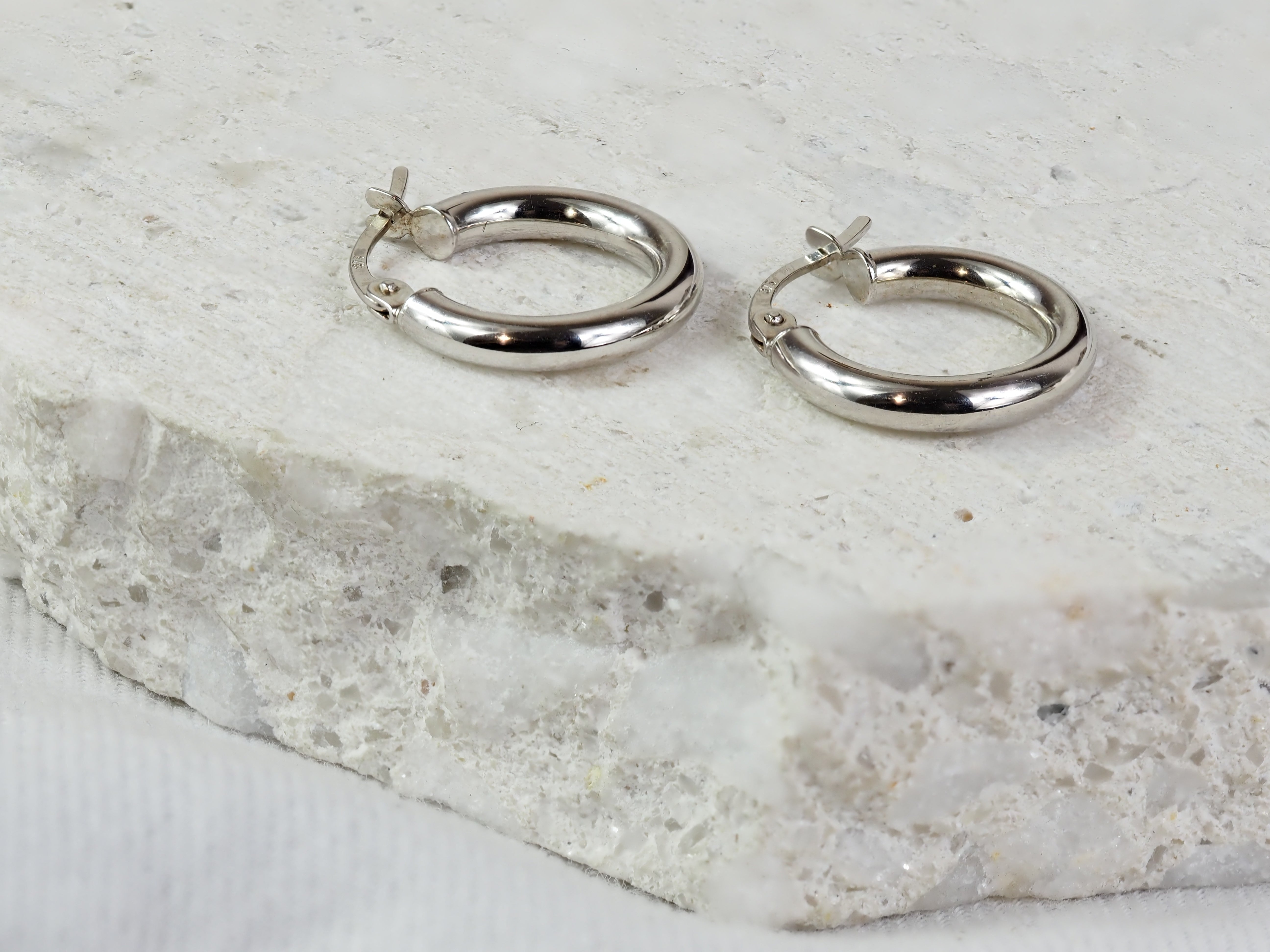 9ct White Gold Round Hoop Earrings, 10mm