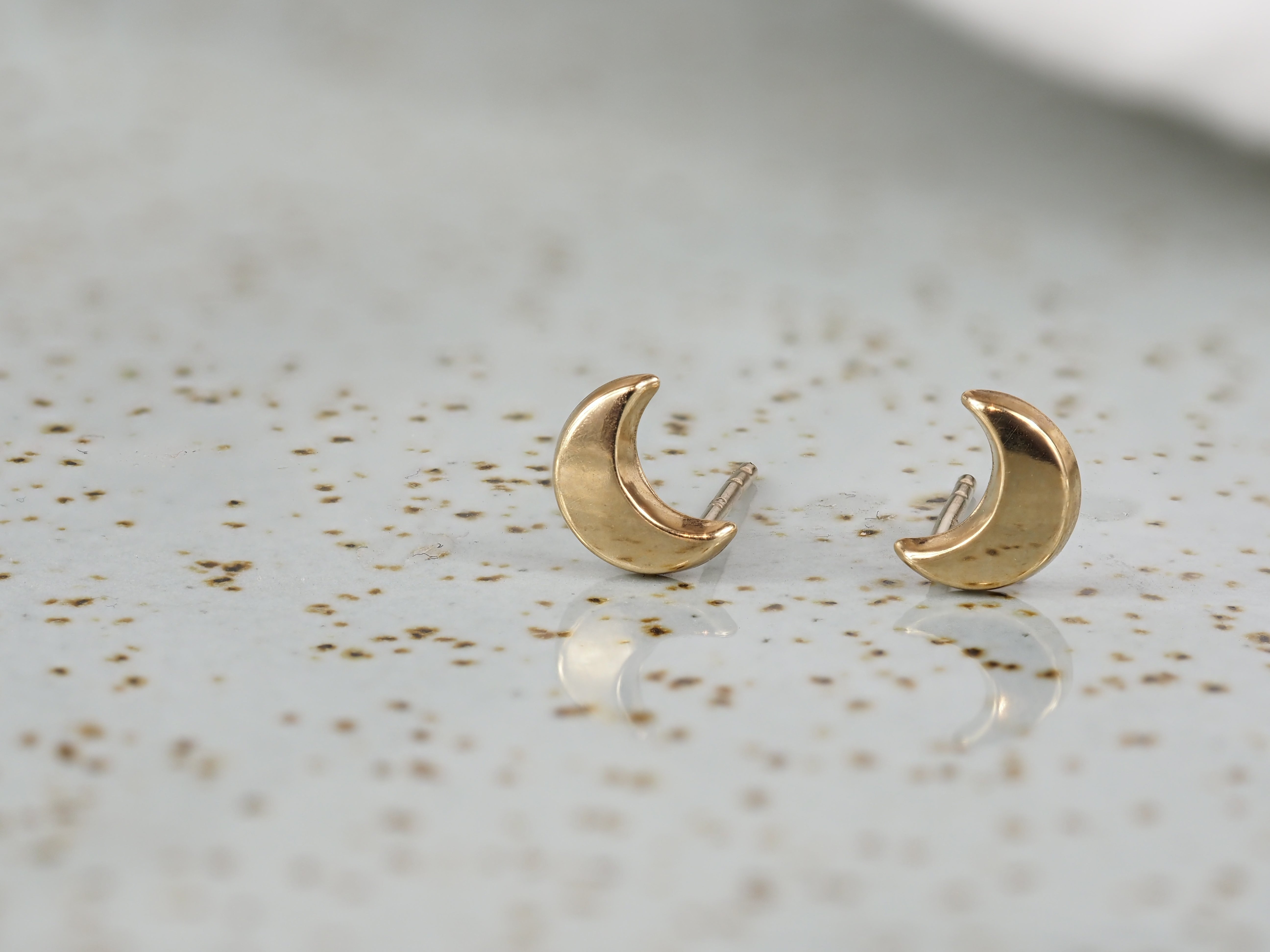 9ct Yellow Gold Crescent Moon Stud Earrings