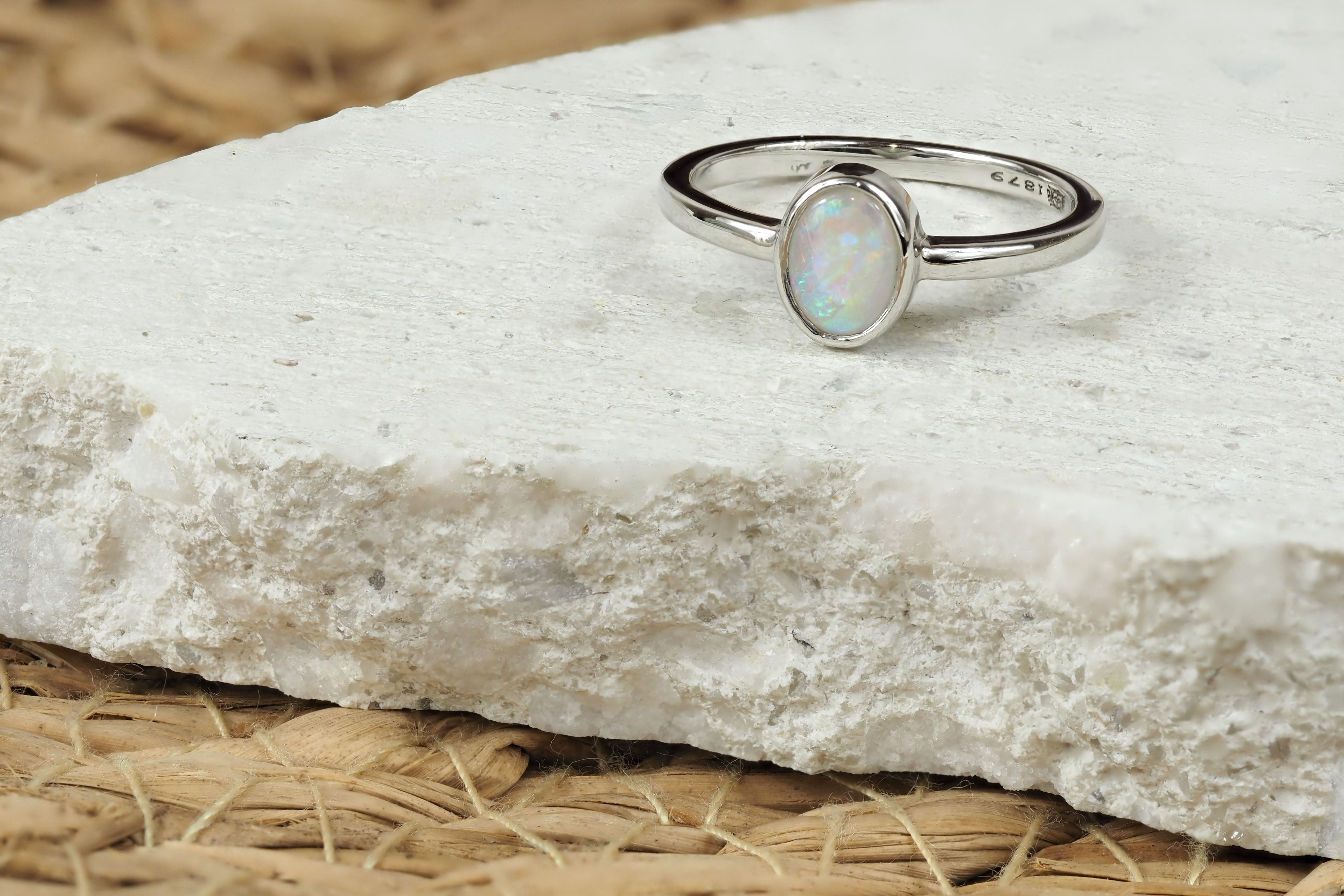 9ct White Gold Oval Opal Ring