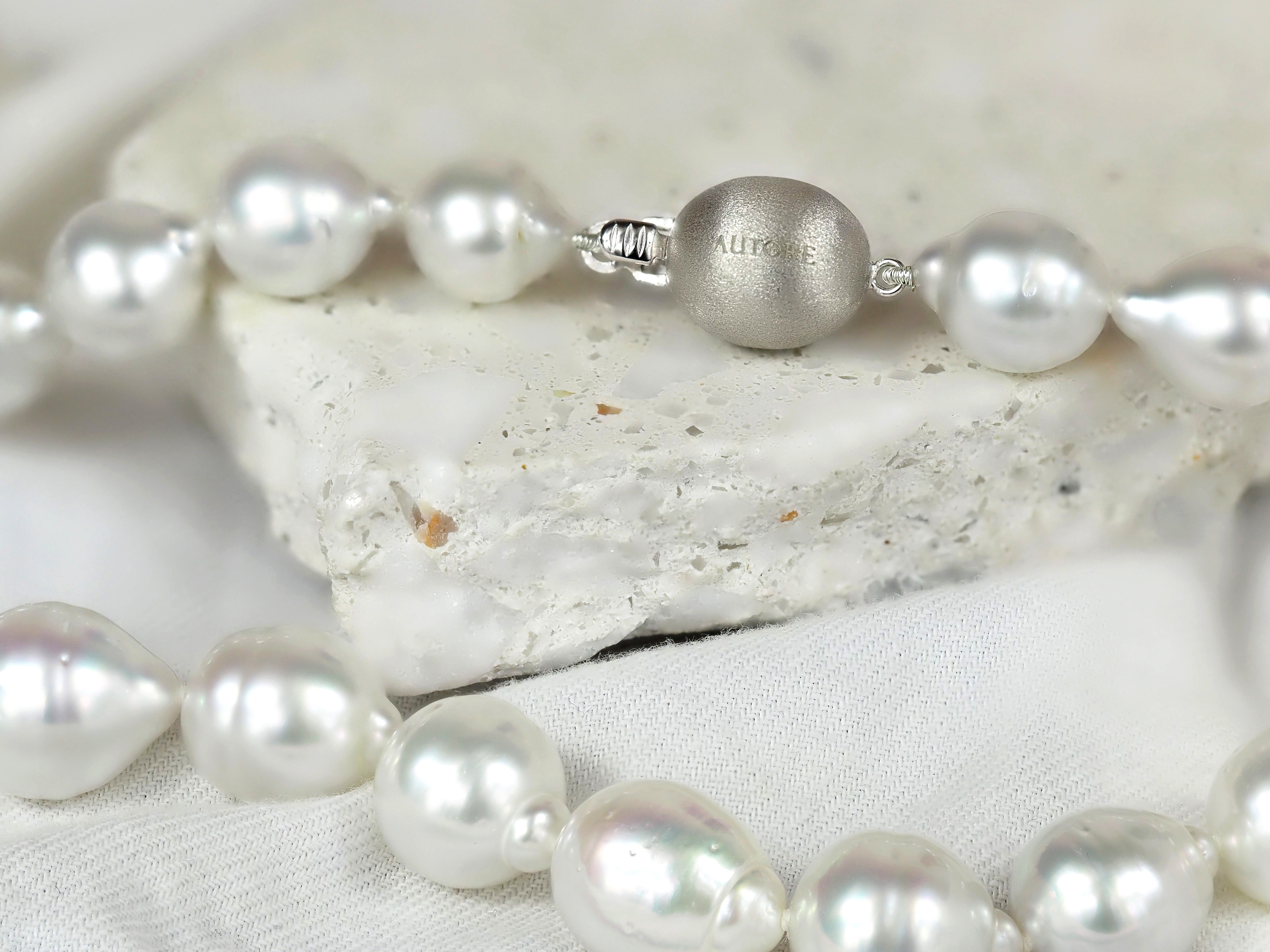 Autore 18ct White Gold South Sea Pearl Strand, 9-12mm