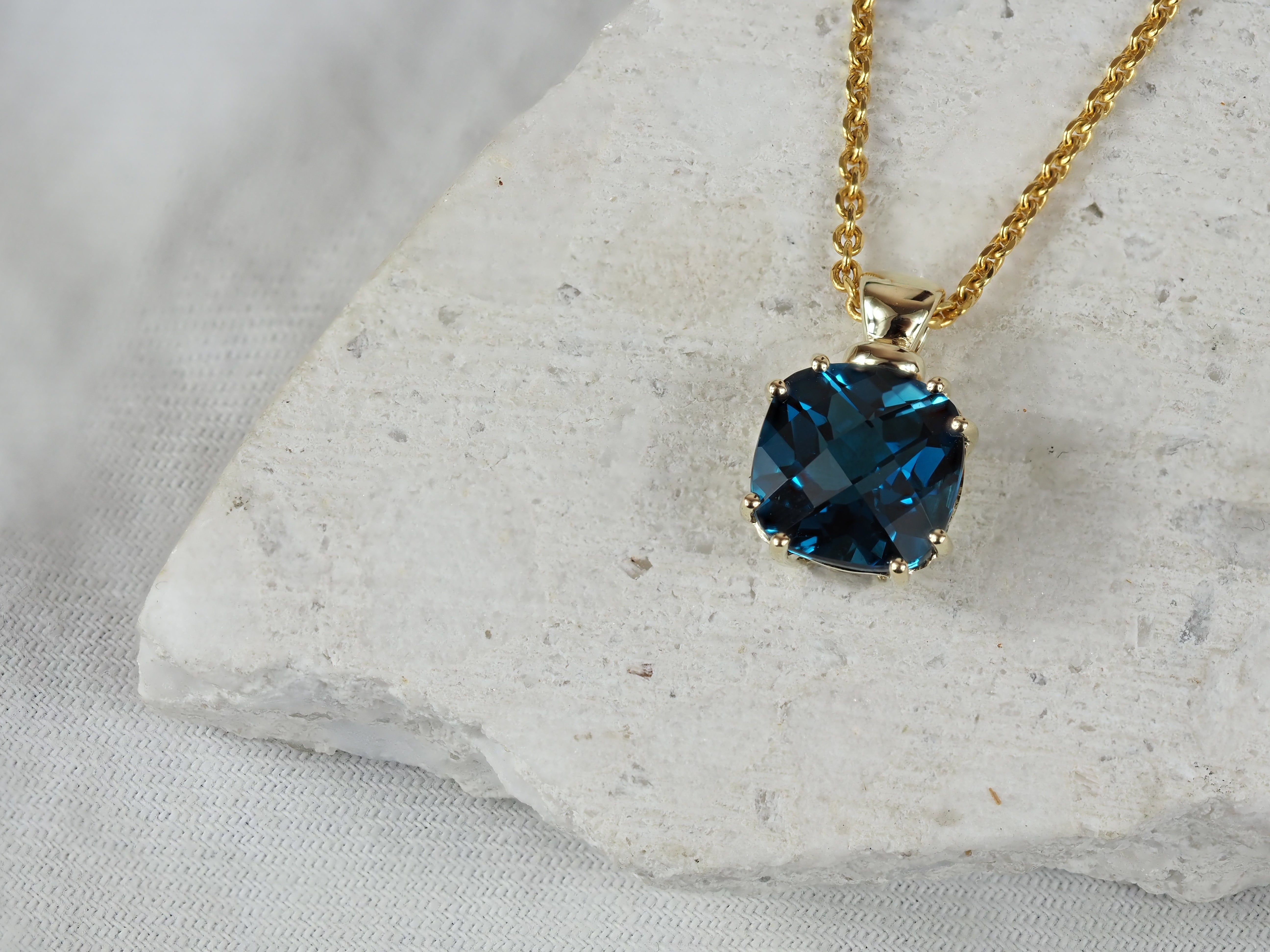 9ct Yellow Gold London Blue Topaz Pendant, 3.65ct Centre