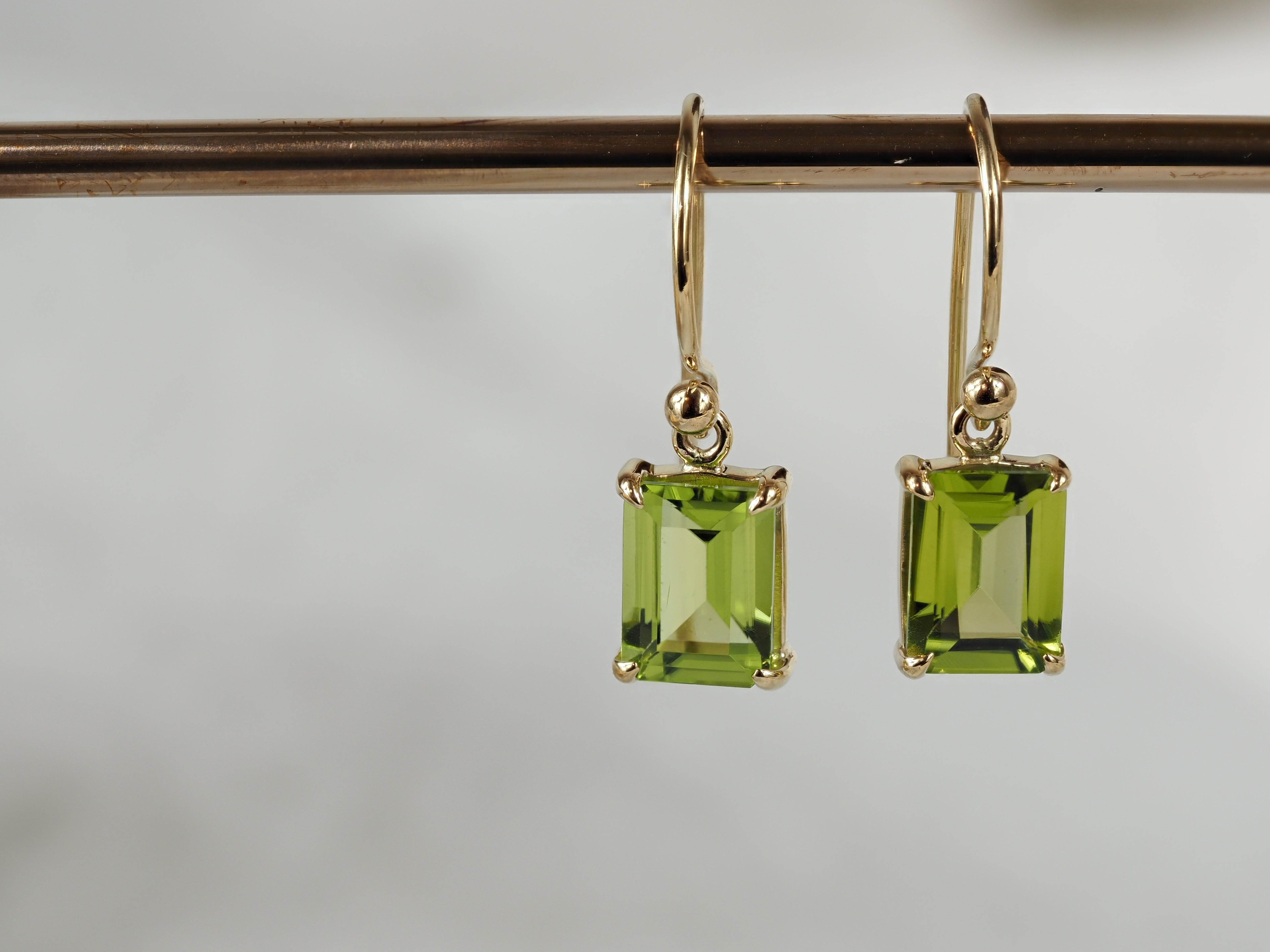 9ct Yellow Gold Peridot Shepard Hook Earrings